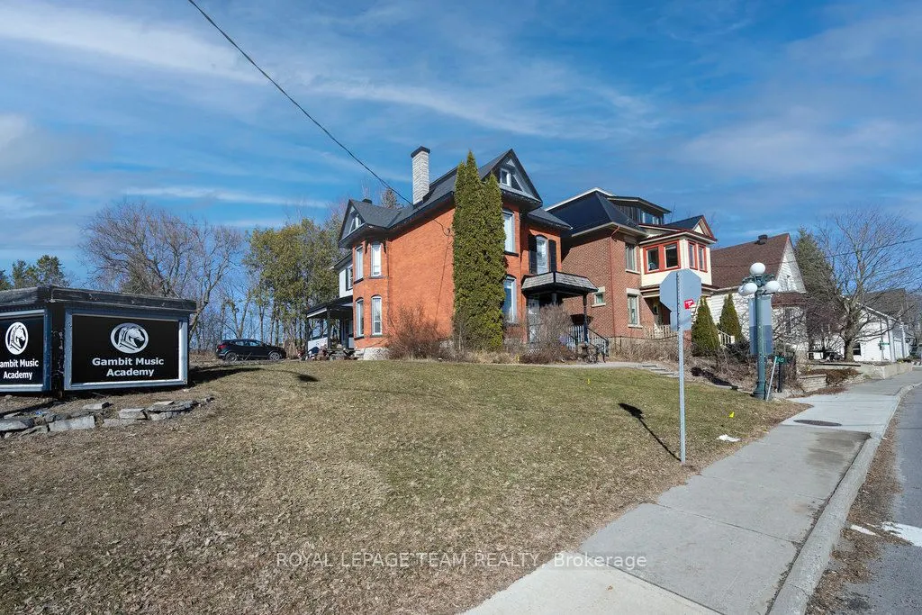 422 Donald B Munro Drive