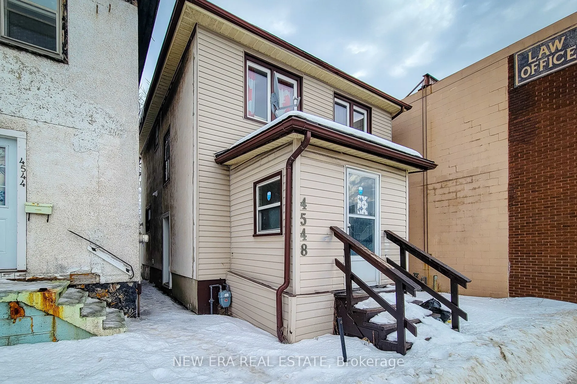 4548 Victoria Avenue