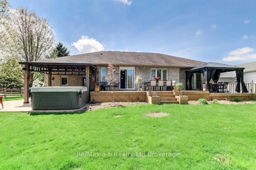 27 Amber Drive