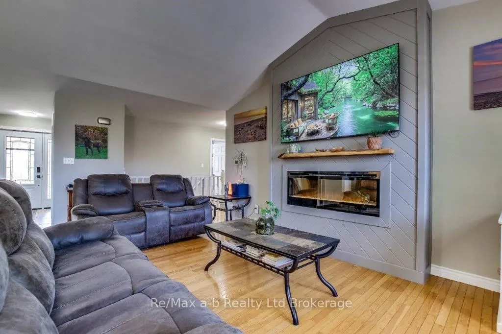 27 Amber Drive