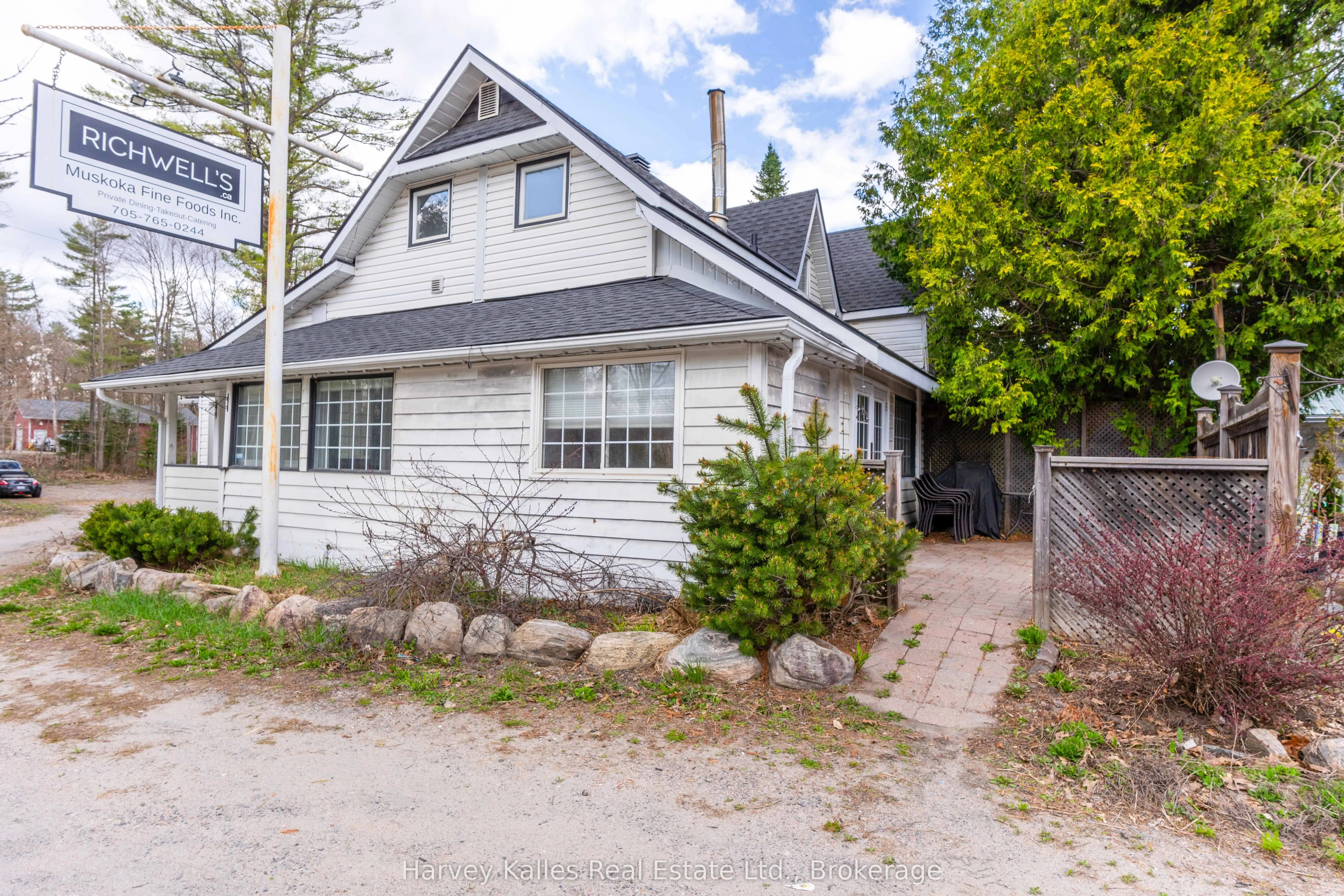 3842 Muskoka Rd 118 W