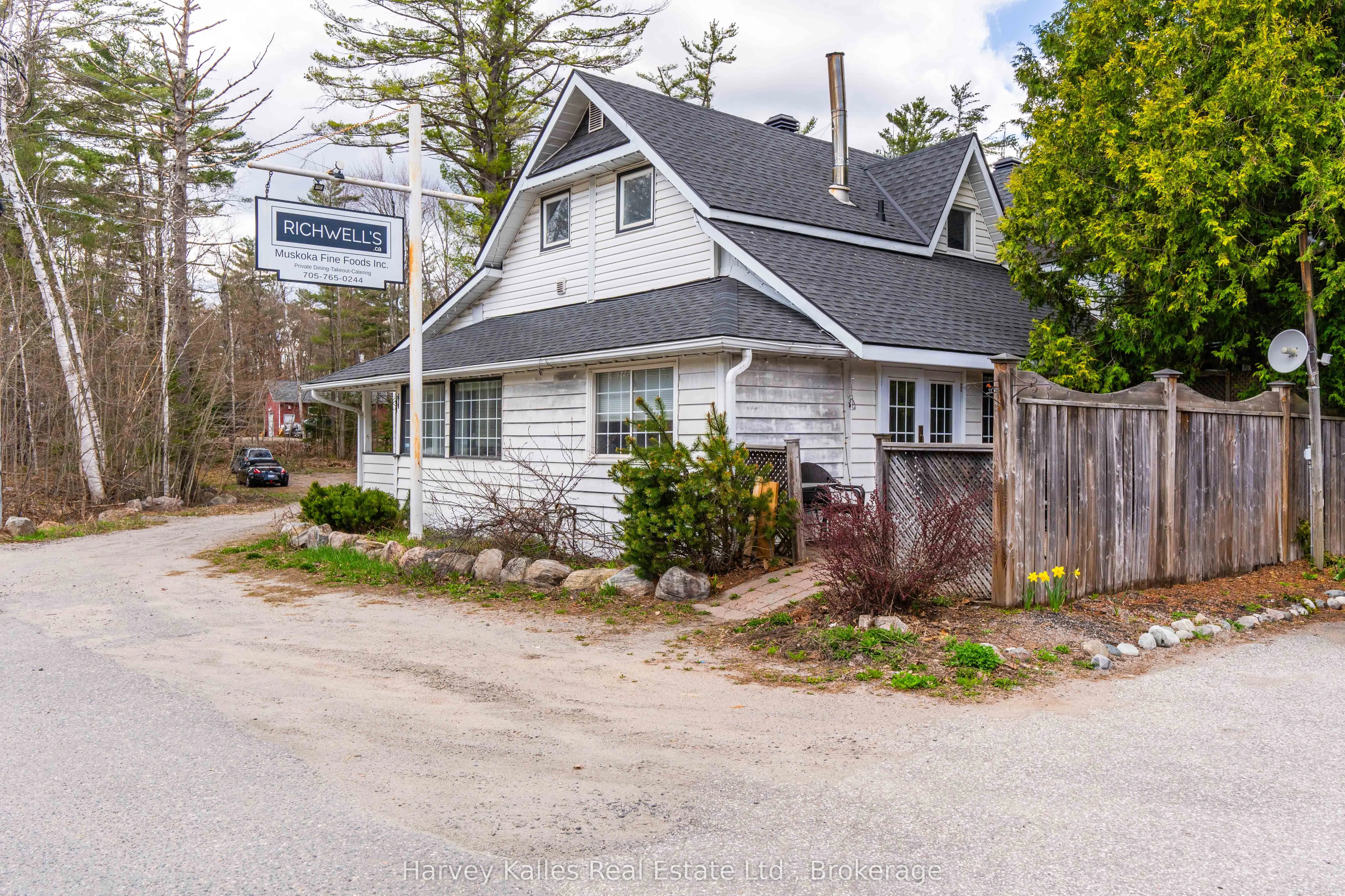 3842 Muskoka Rd 118 W