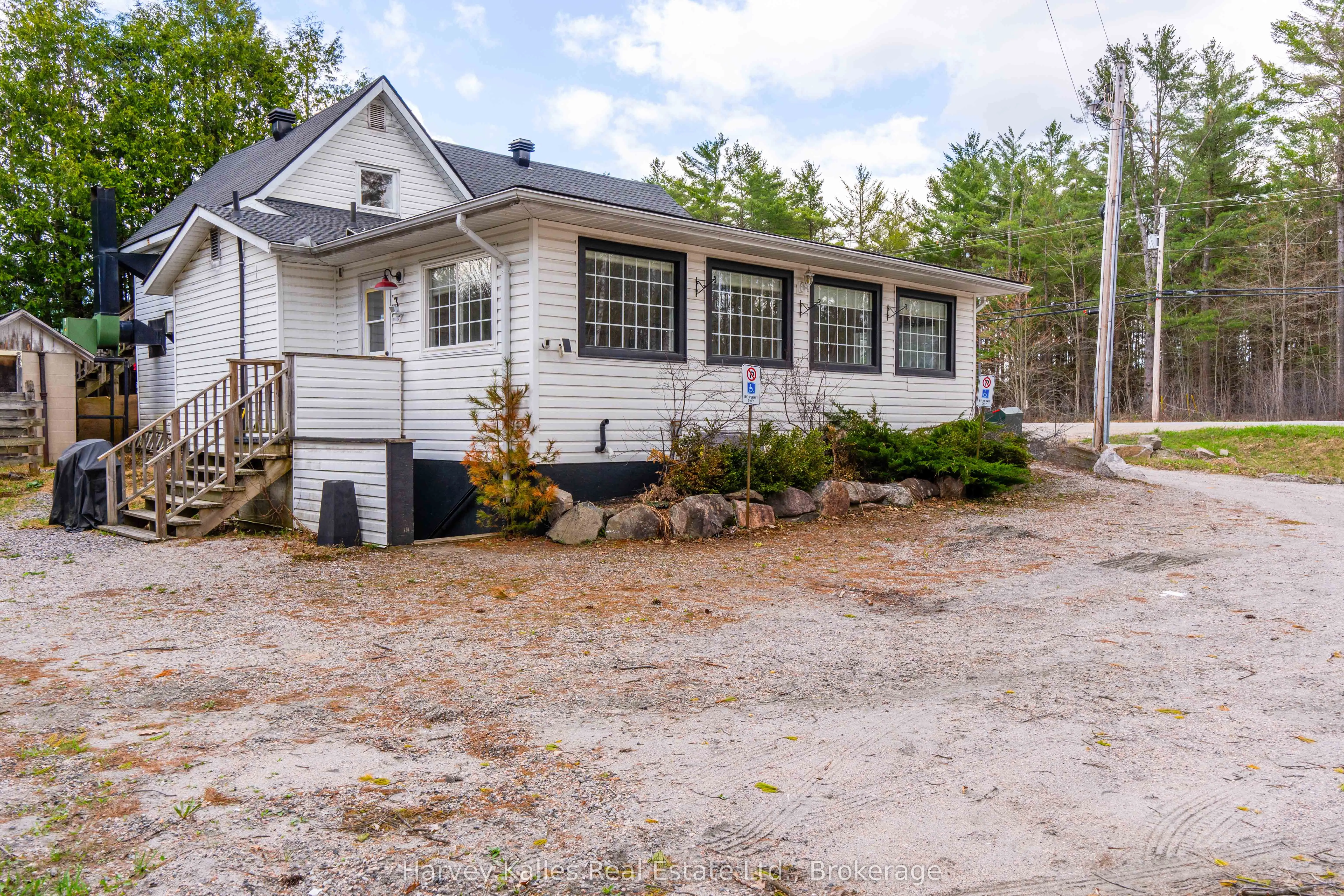 3842 Muskoka Rd 118 W