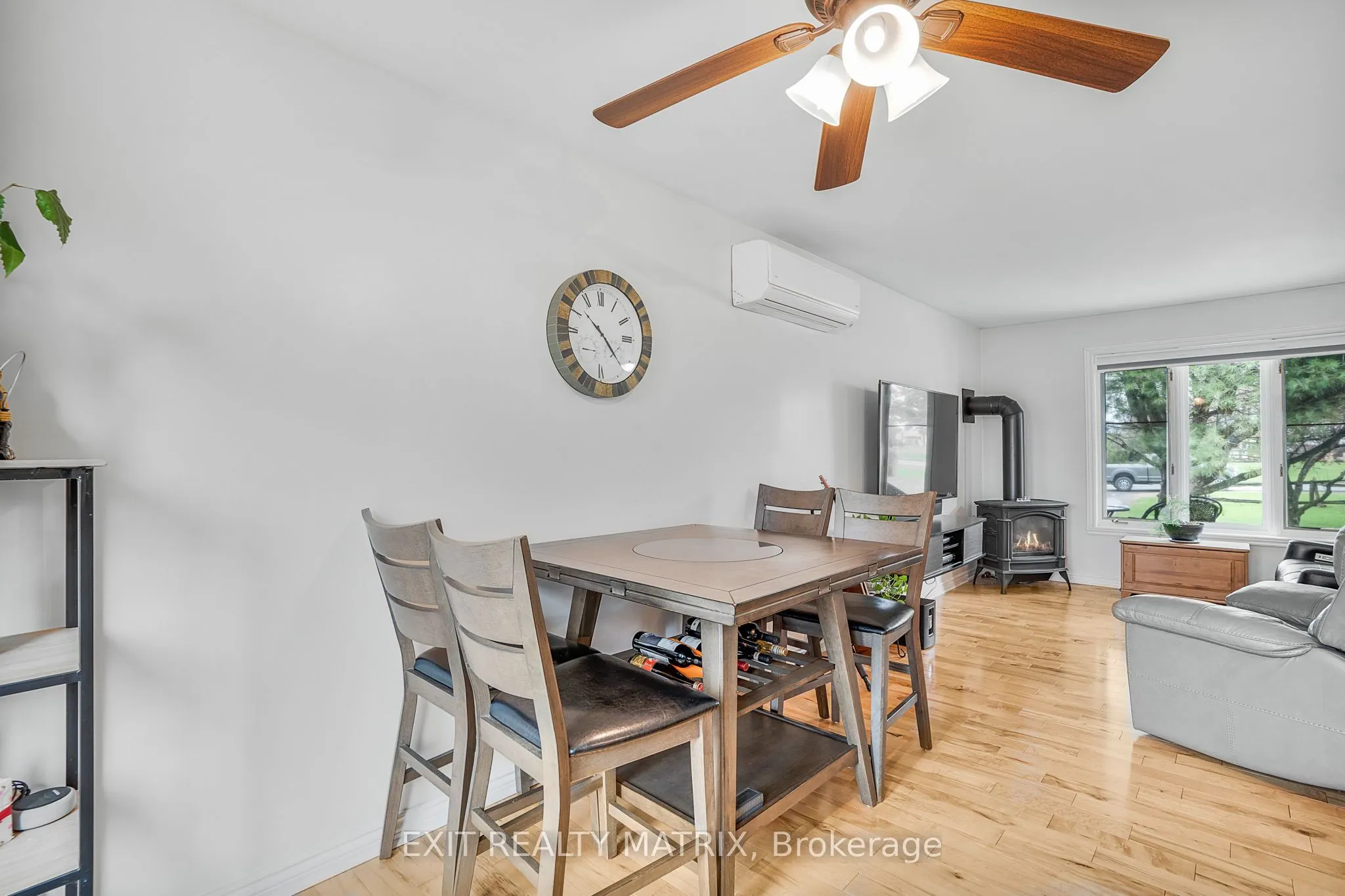 1120 Des Cedres Street