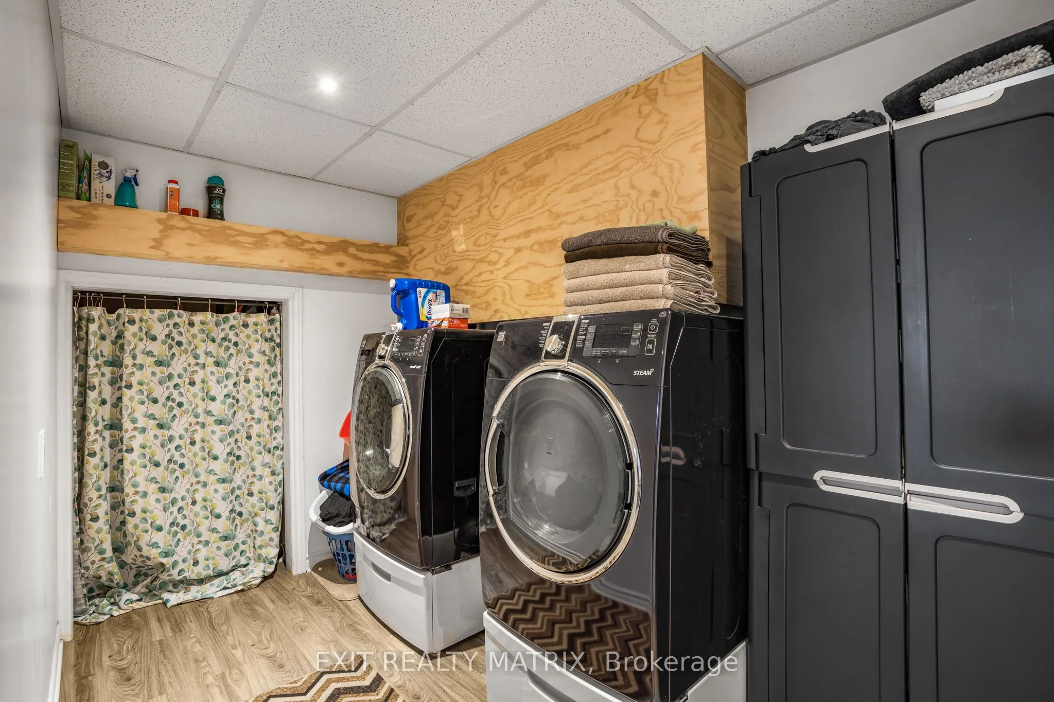 1120 Des Cedres Street