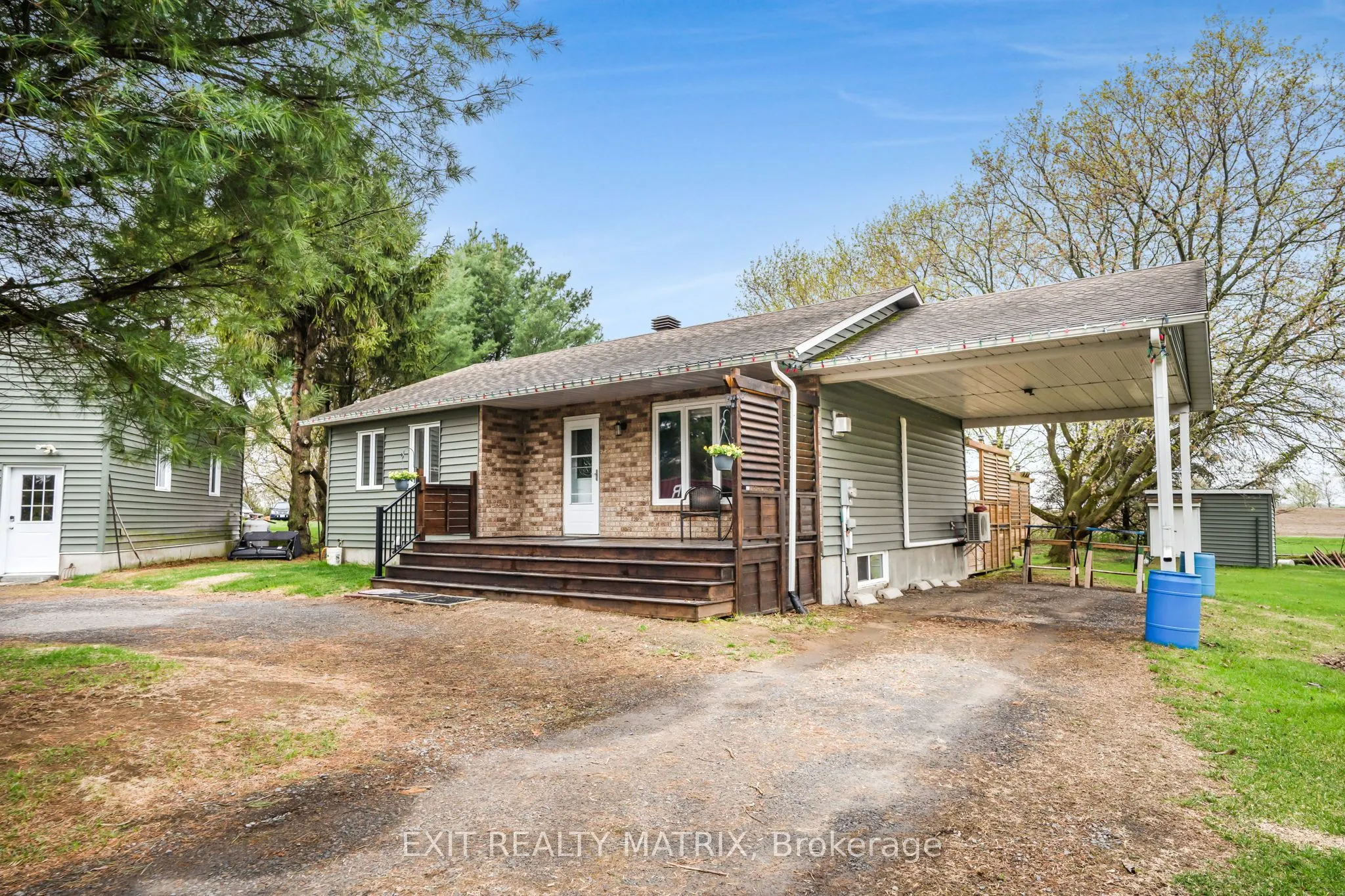 1120 Des Cedres Street