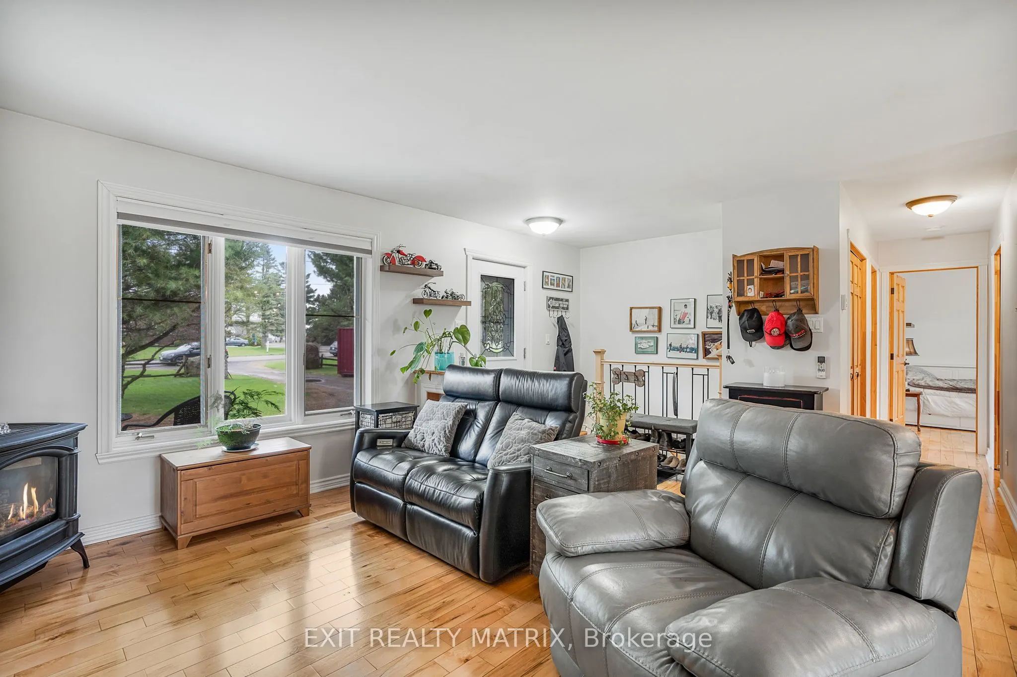 1120 Des Cedres Street