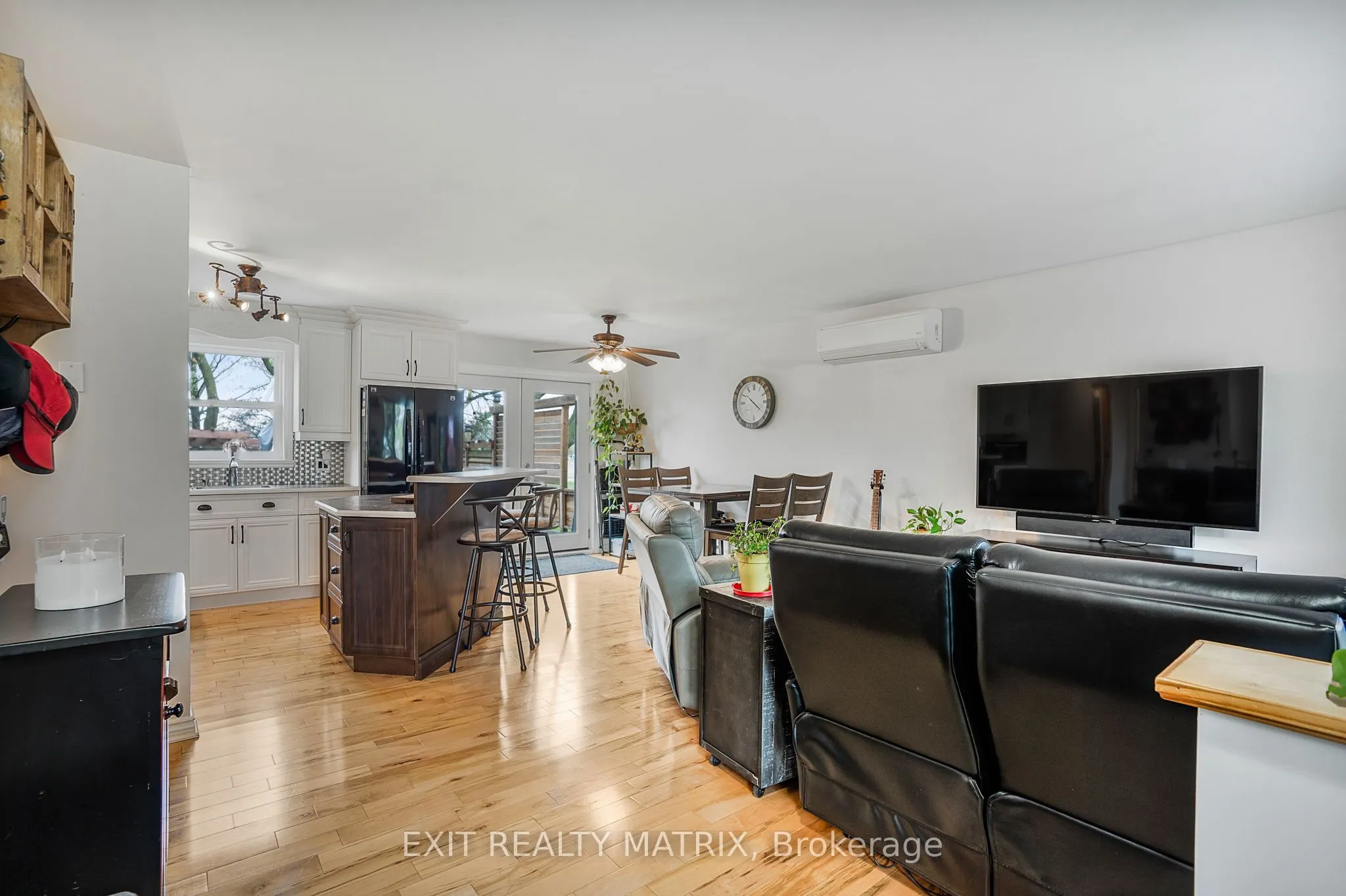 1120 Des Cedres Street