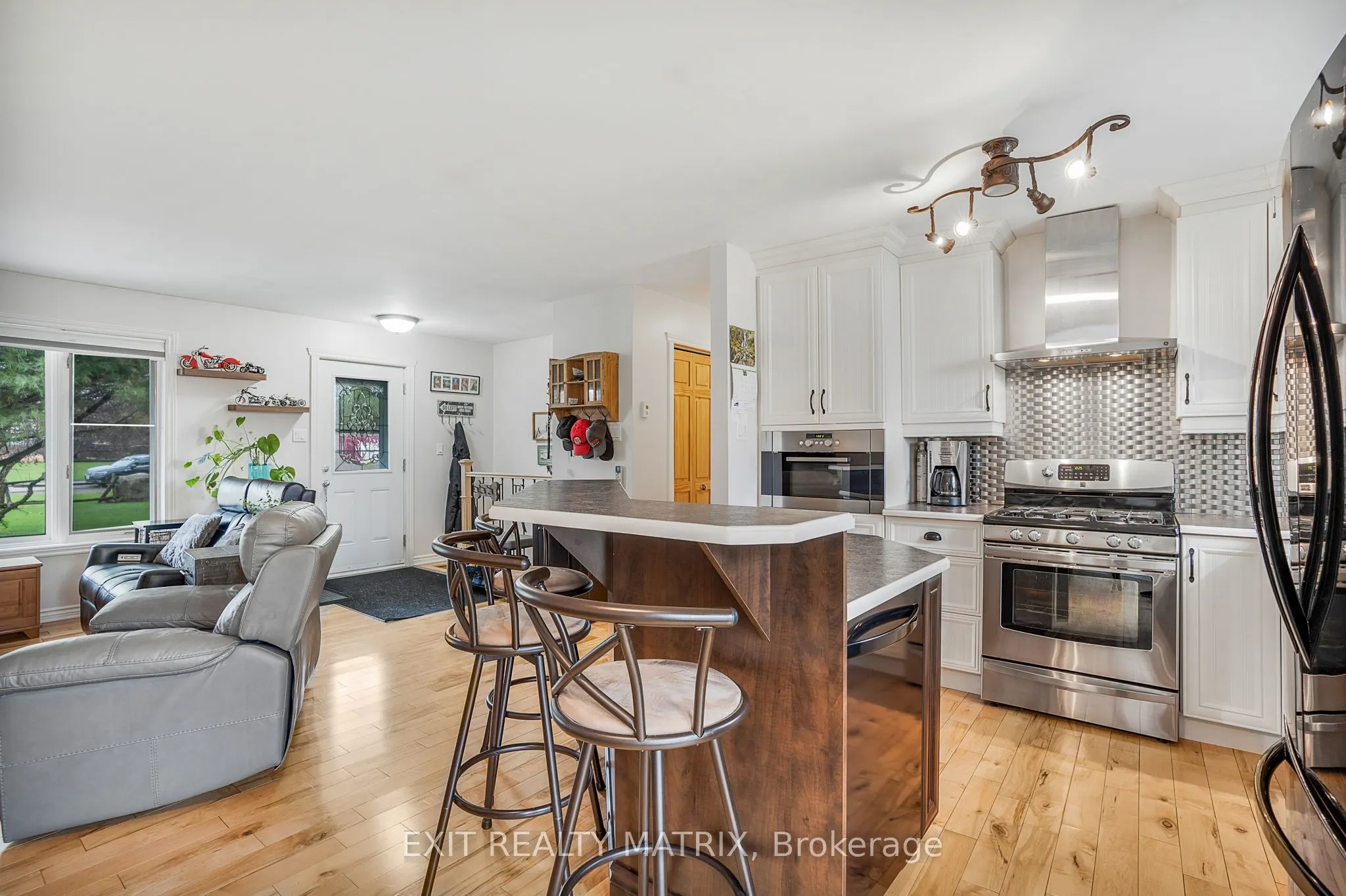 1120 Des Cedres Street