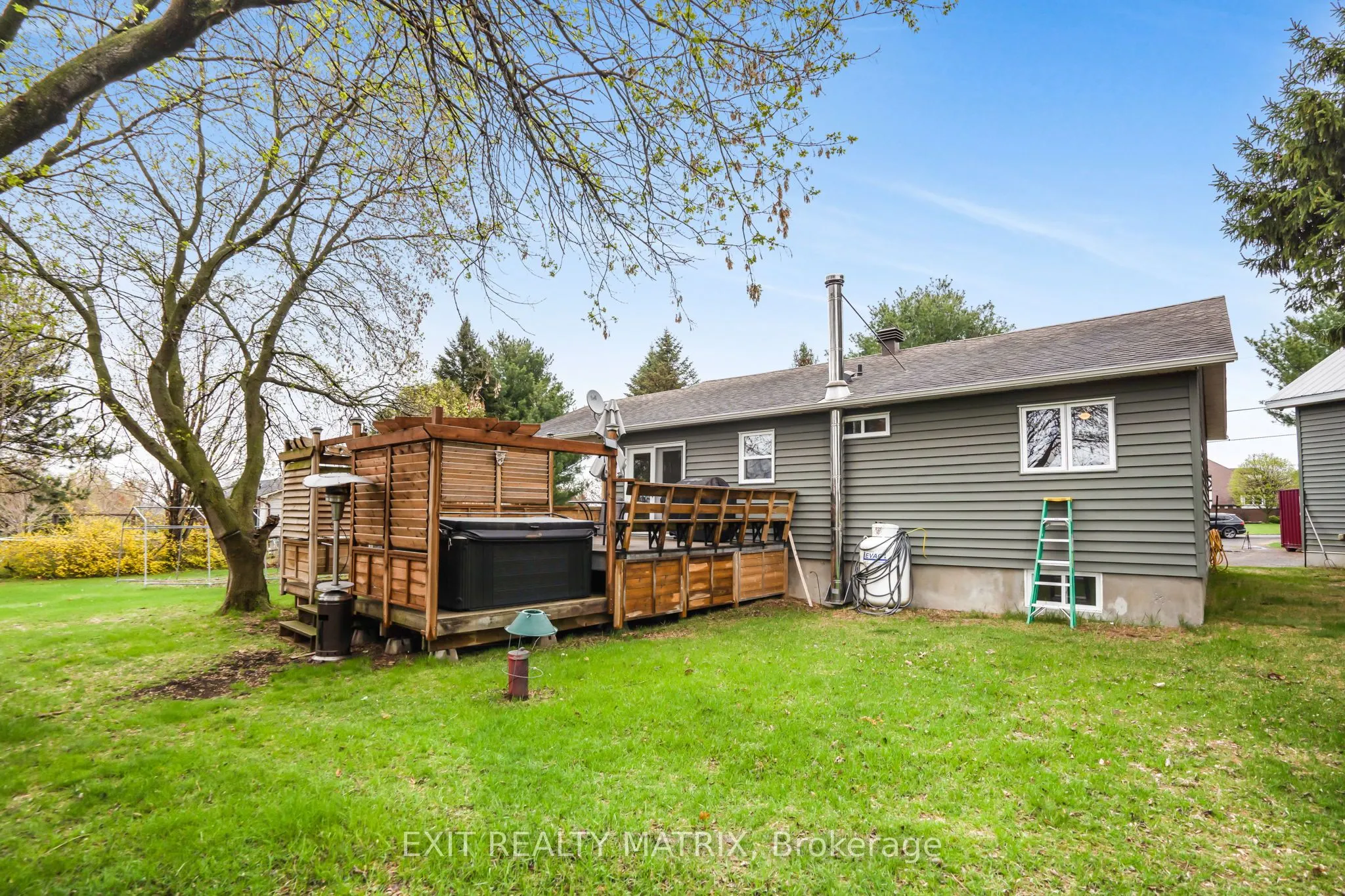 1120 Des Cedres Street