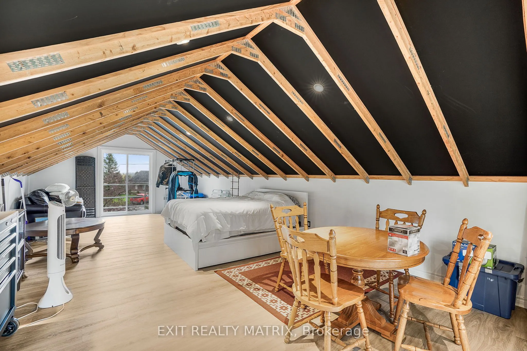 1120 Des Cedres Street