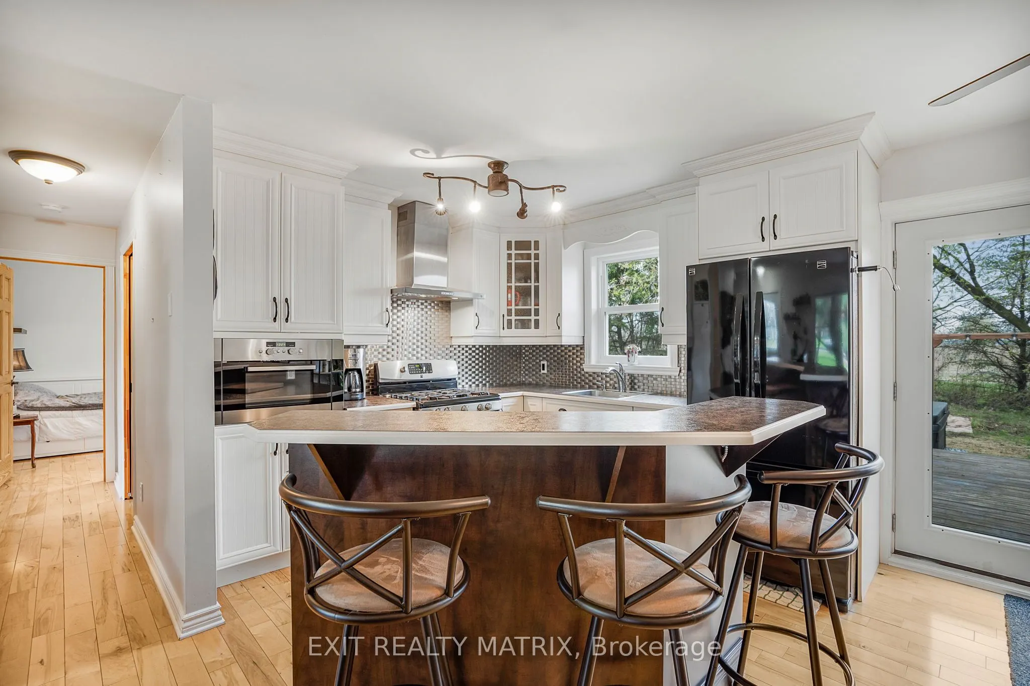 1120 Des Cedres Street