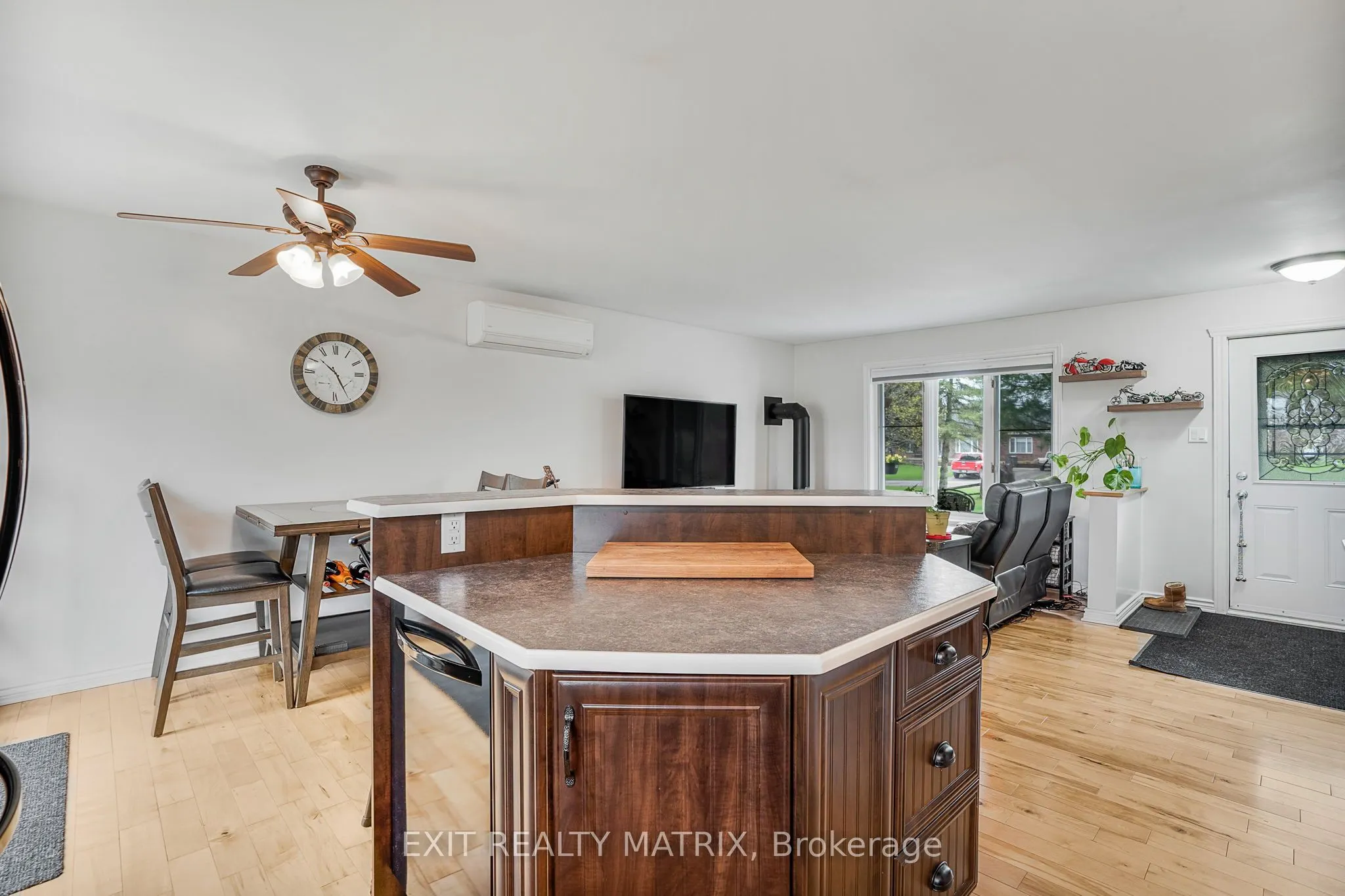 1120 Des Cedres Street