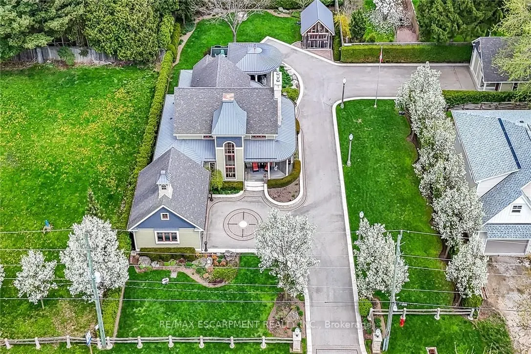 285 Hamilton Drive