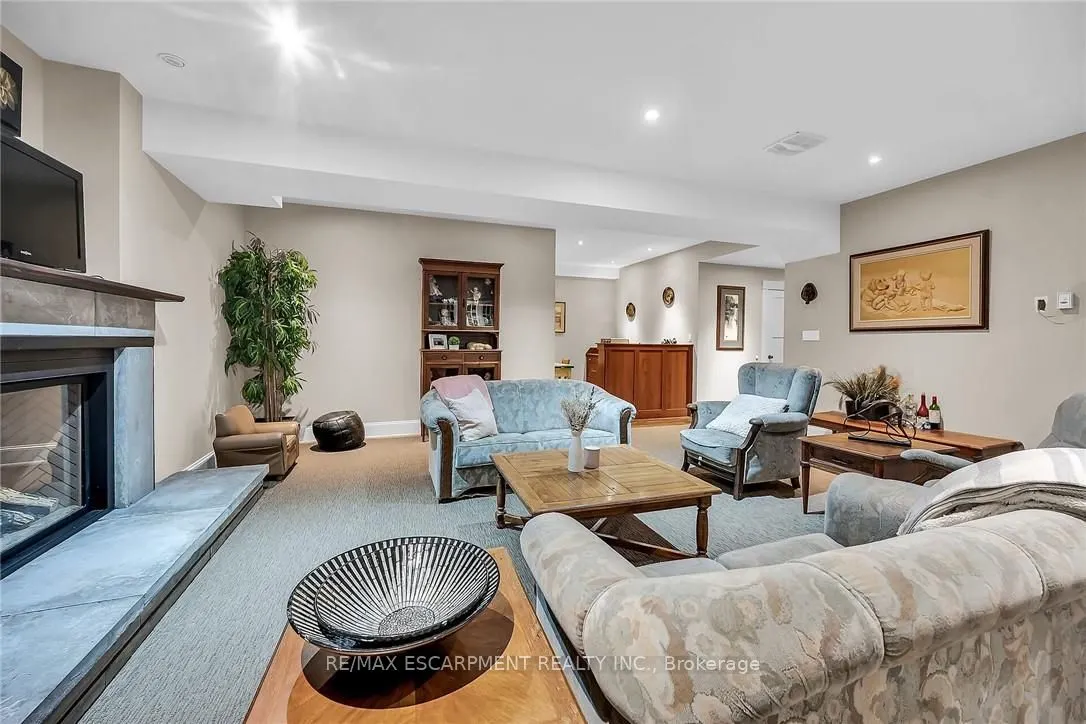 285 Hamilton Drive