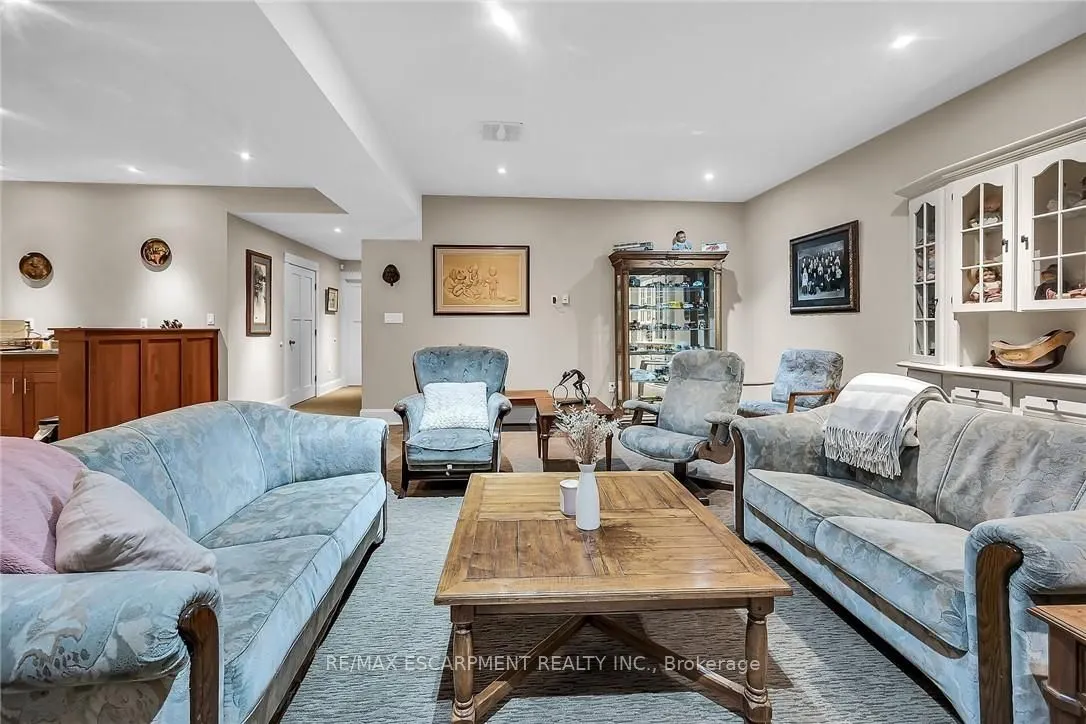 285 Hamilton Drive