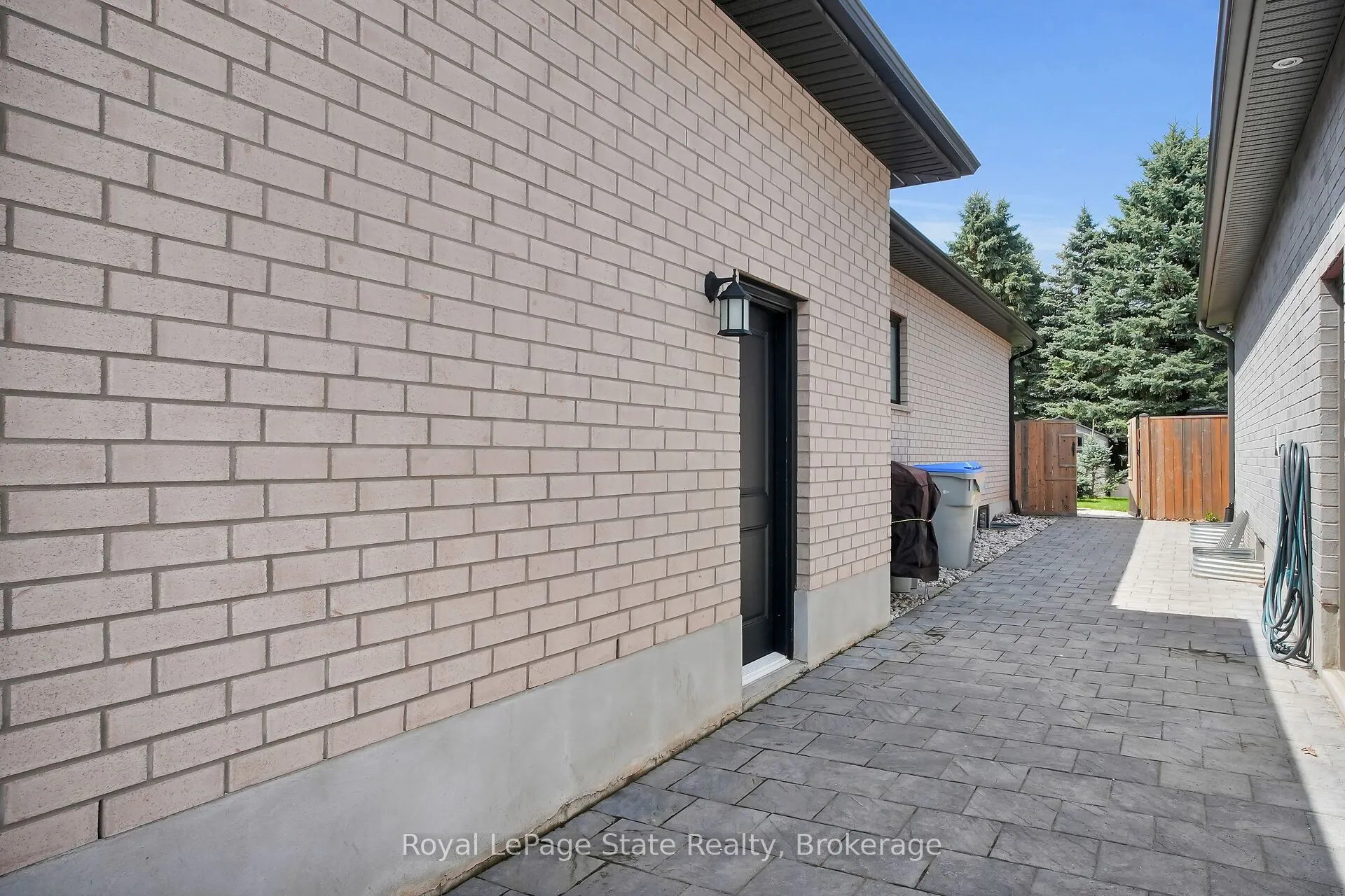 18 Kemp Crescent