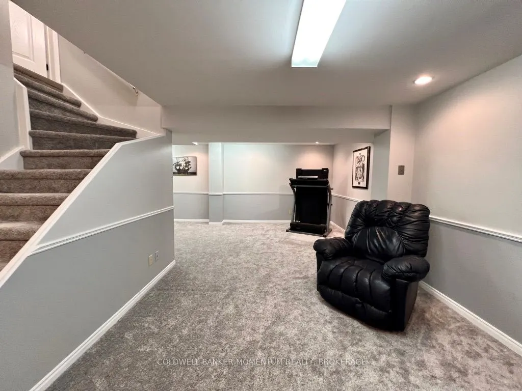 8 Meadowbrook Lane
