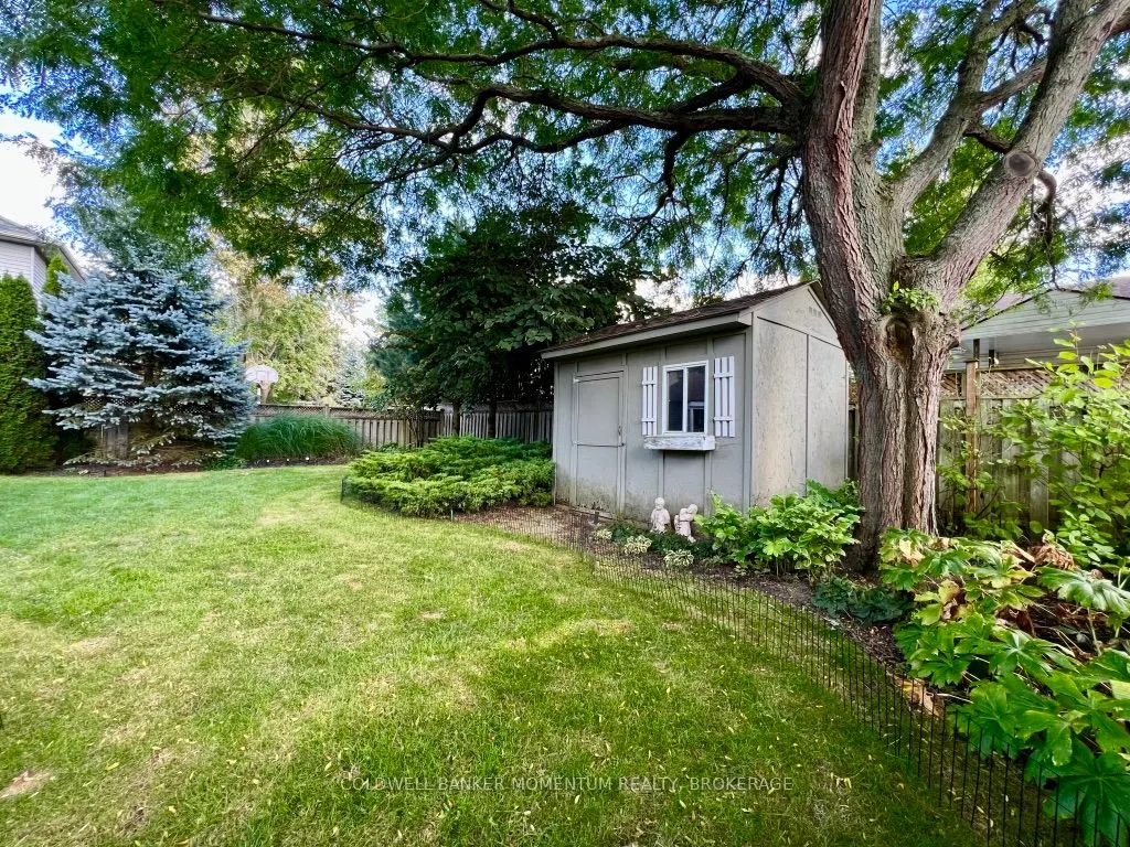 8 Meadowbrook Lane