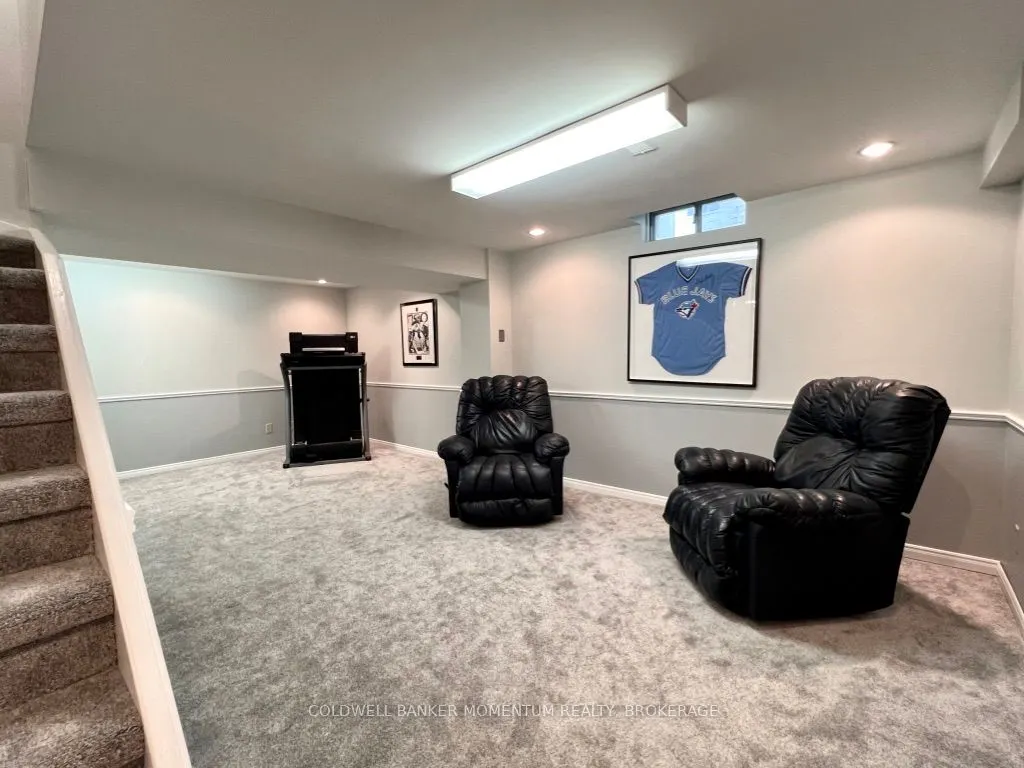 8 Meadowbrook Lane