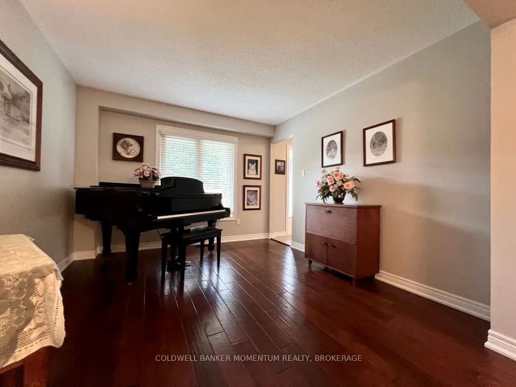 8 Meadowbrook Lane