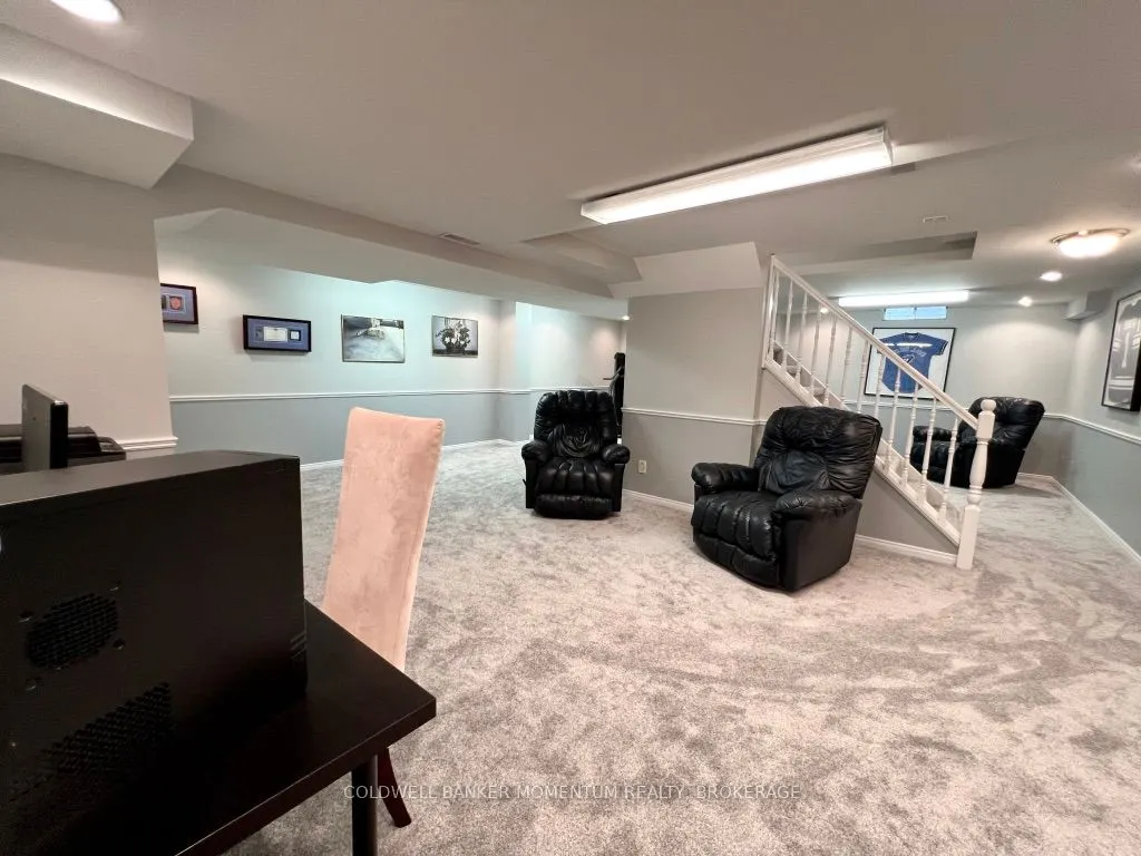 8 Meadowbrook Lane