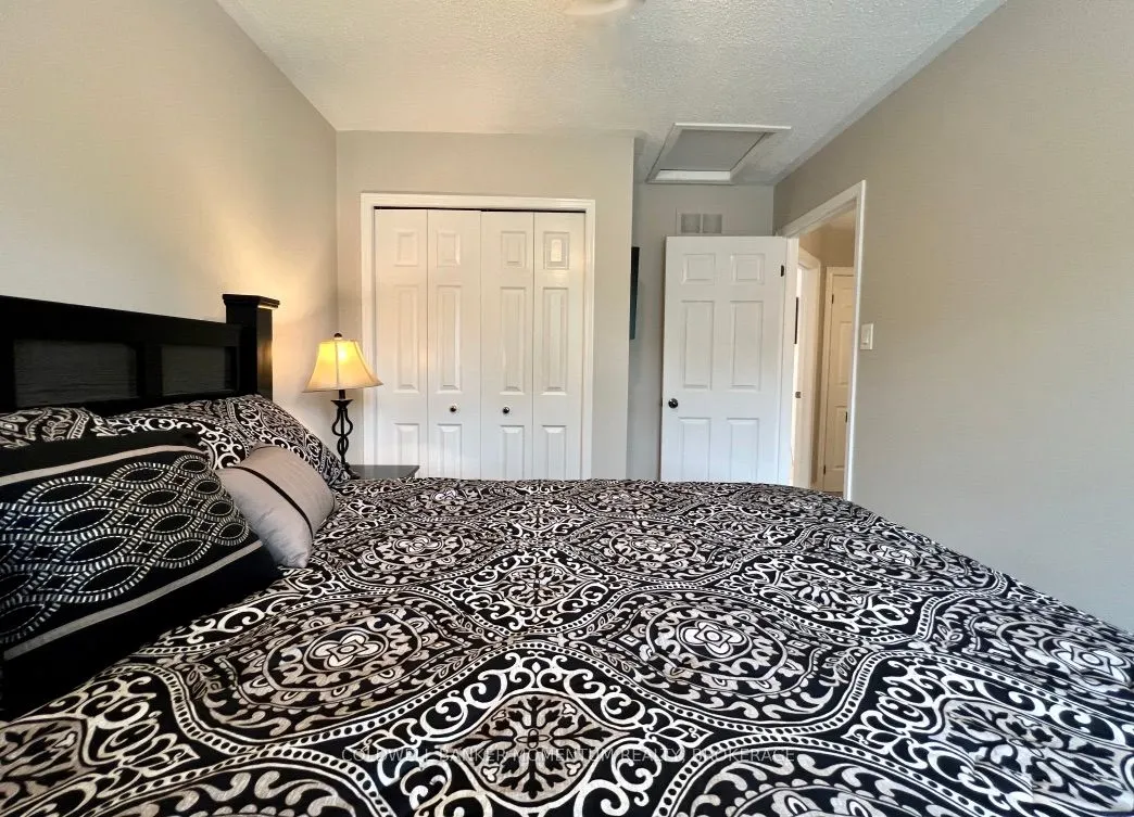8 Meadowbrook Lane