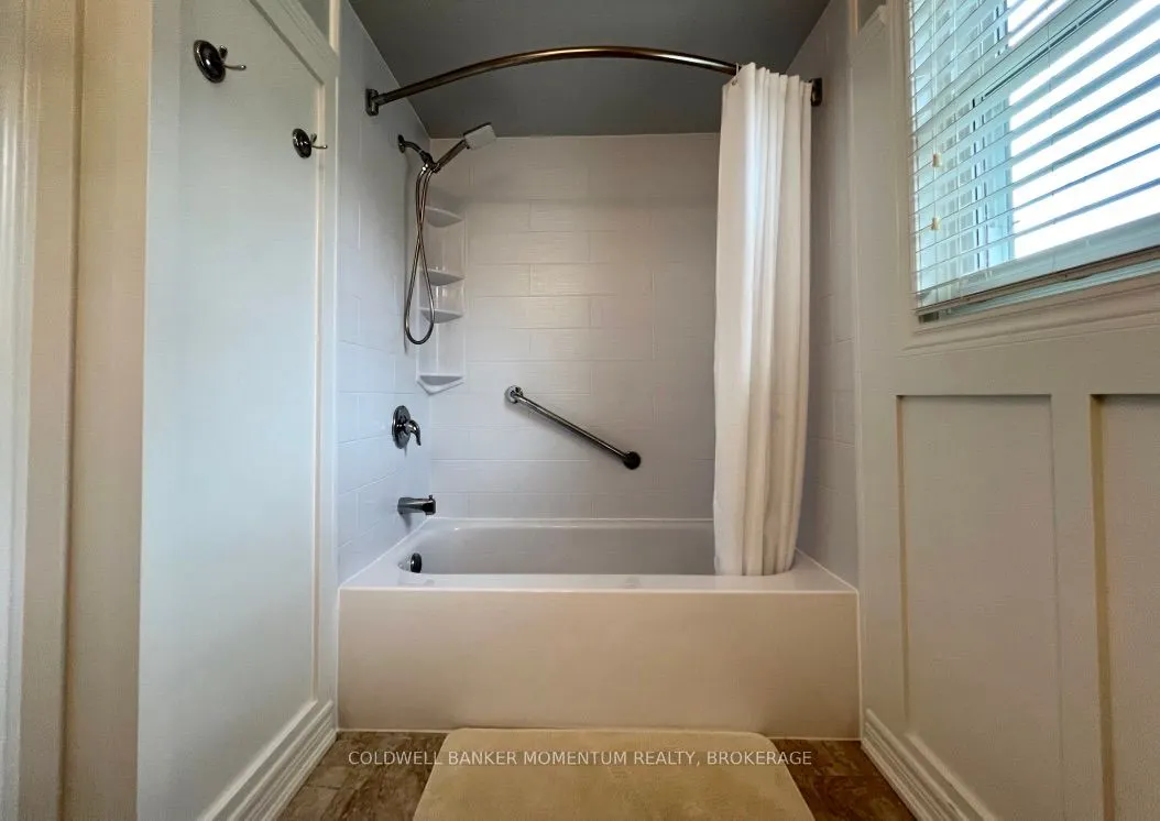 8 Meadowbrook Lane