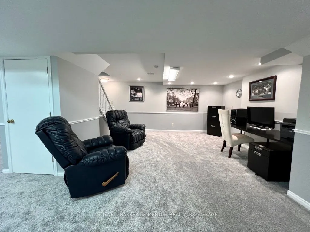 8 Meadowbrook Lane