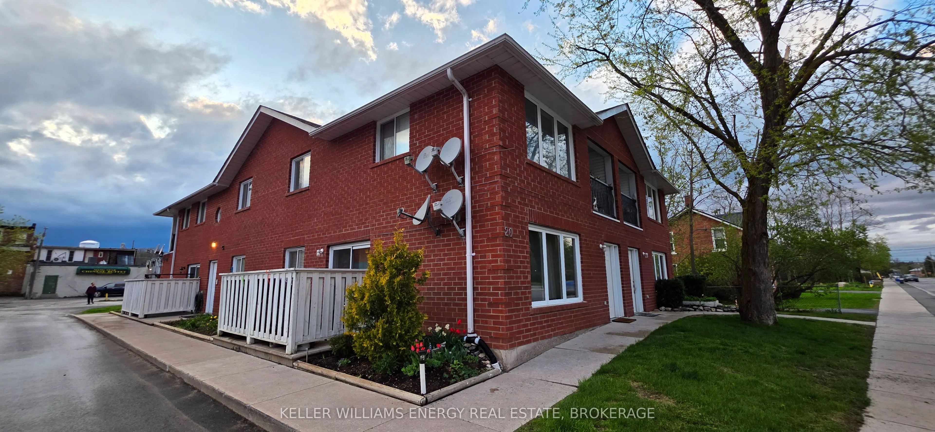 20 Doxsee Avenue N
