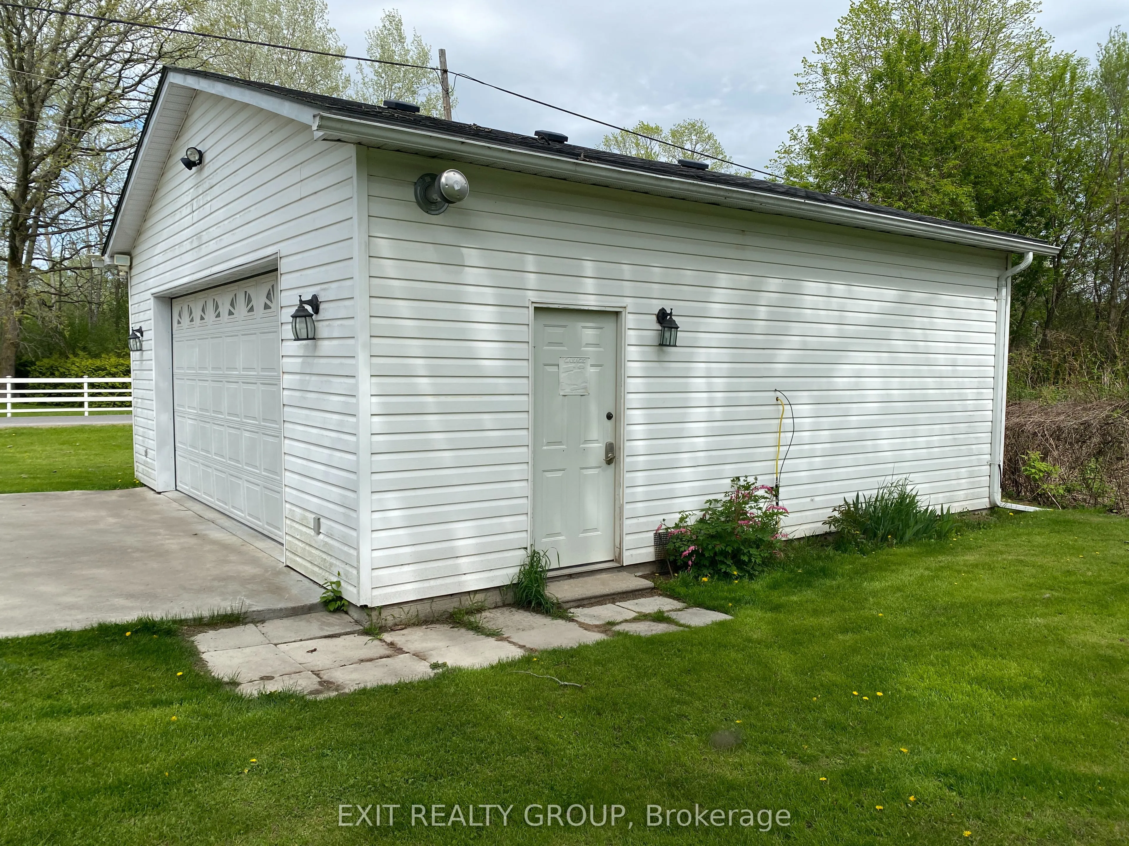 87 Bernard Long Road