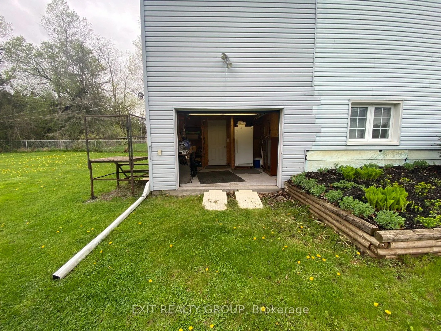 87 Bernard Long Road
