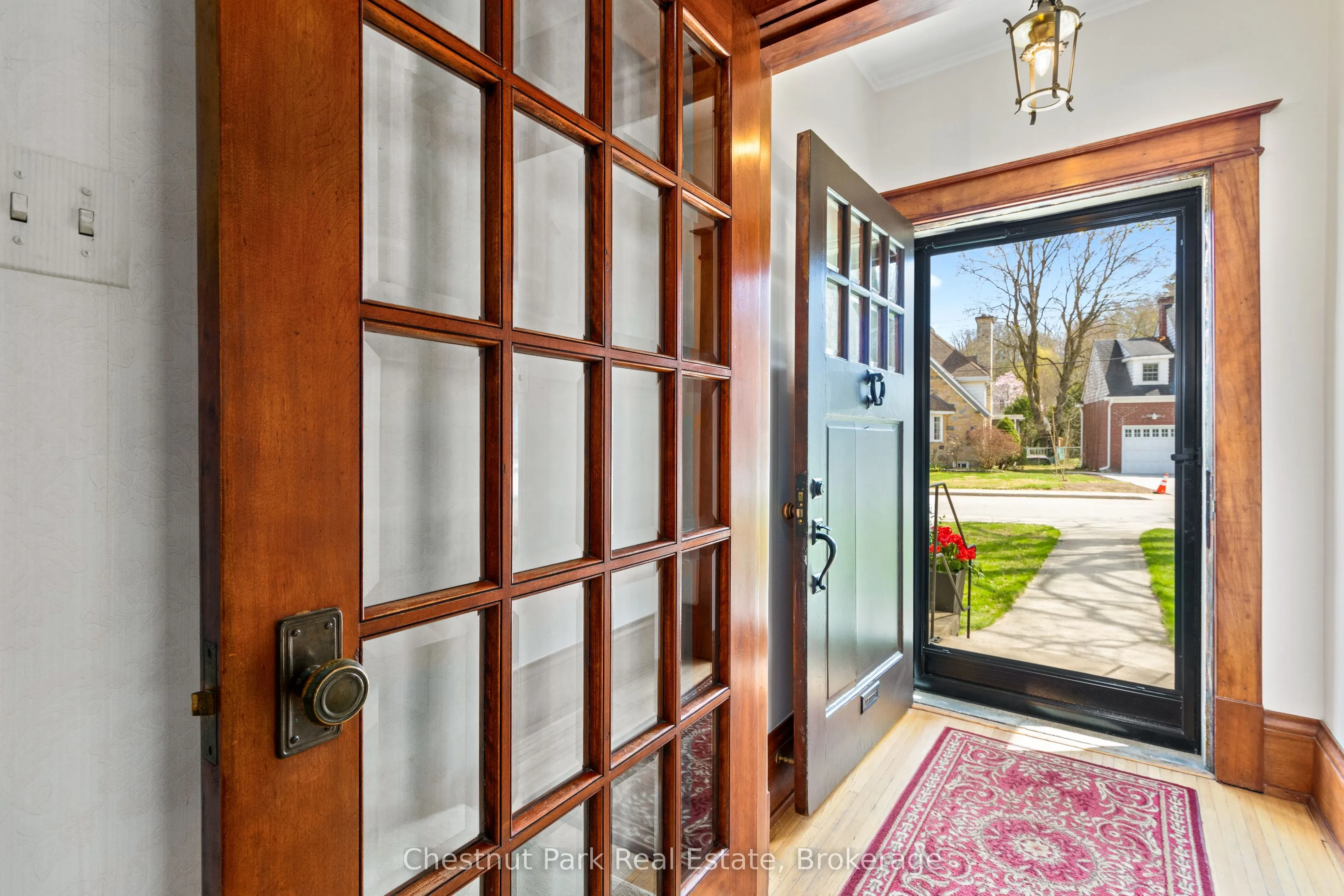 190 4th Street W