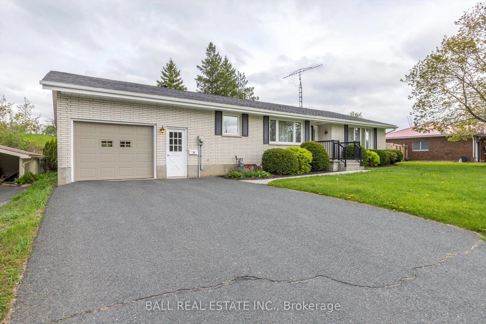 37 County Rd 40 N