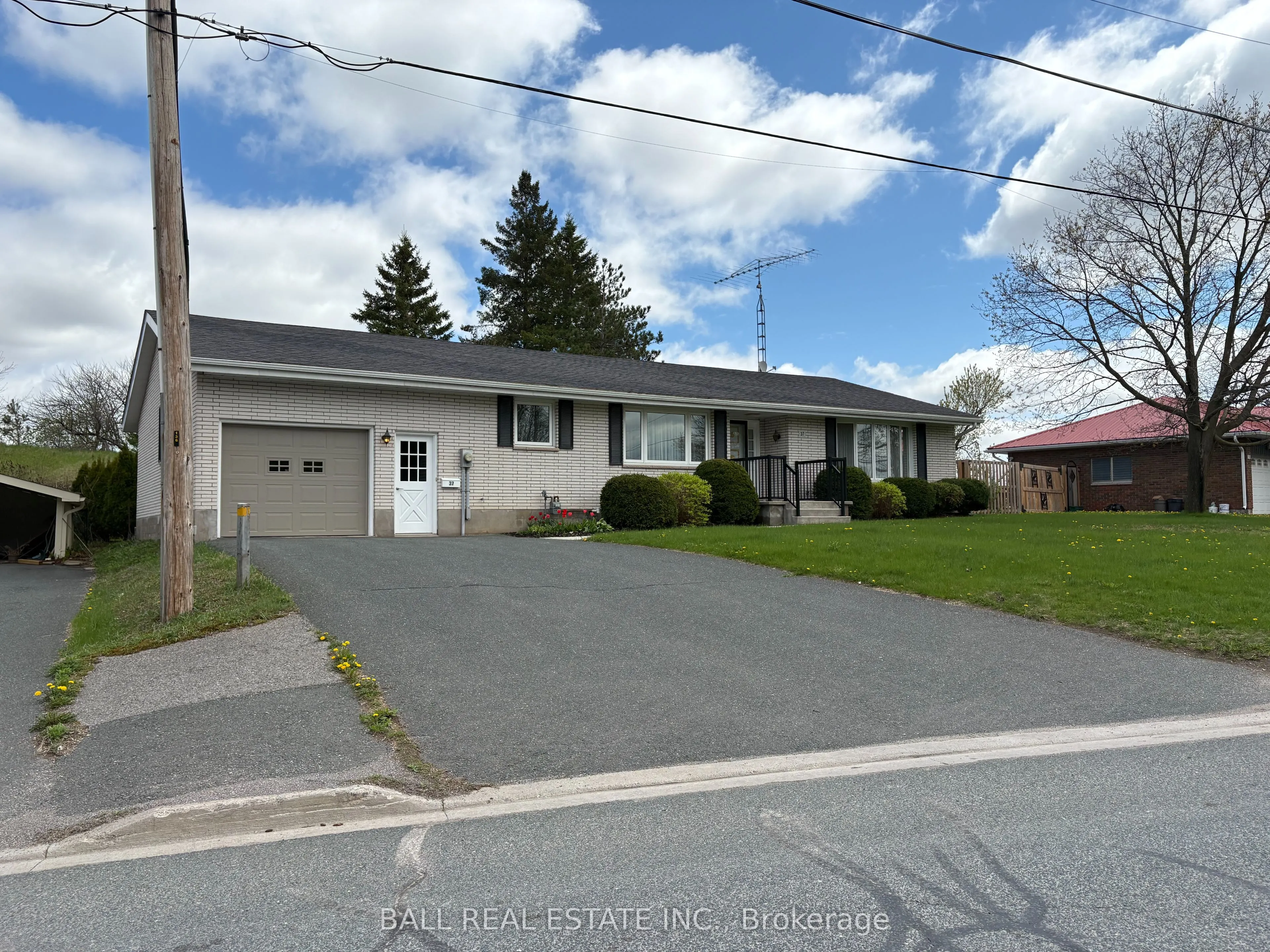 37 County Rd 40 N
