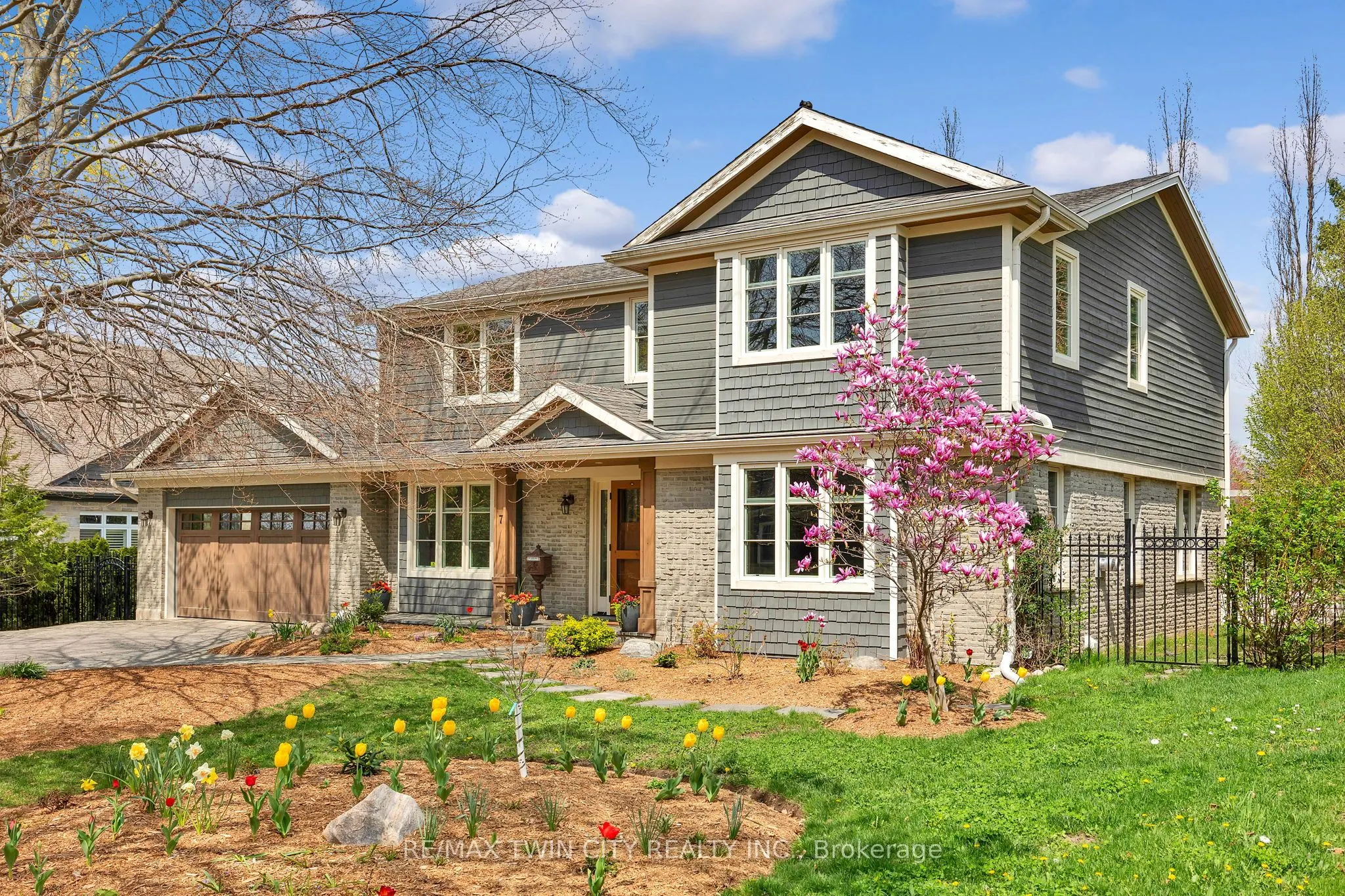 7 Huntley Crescent