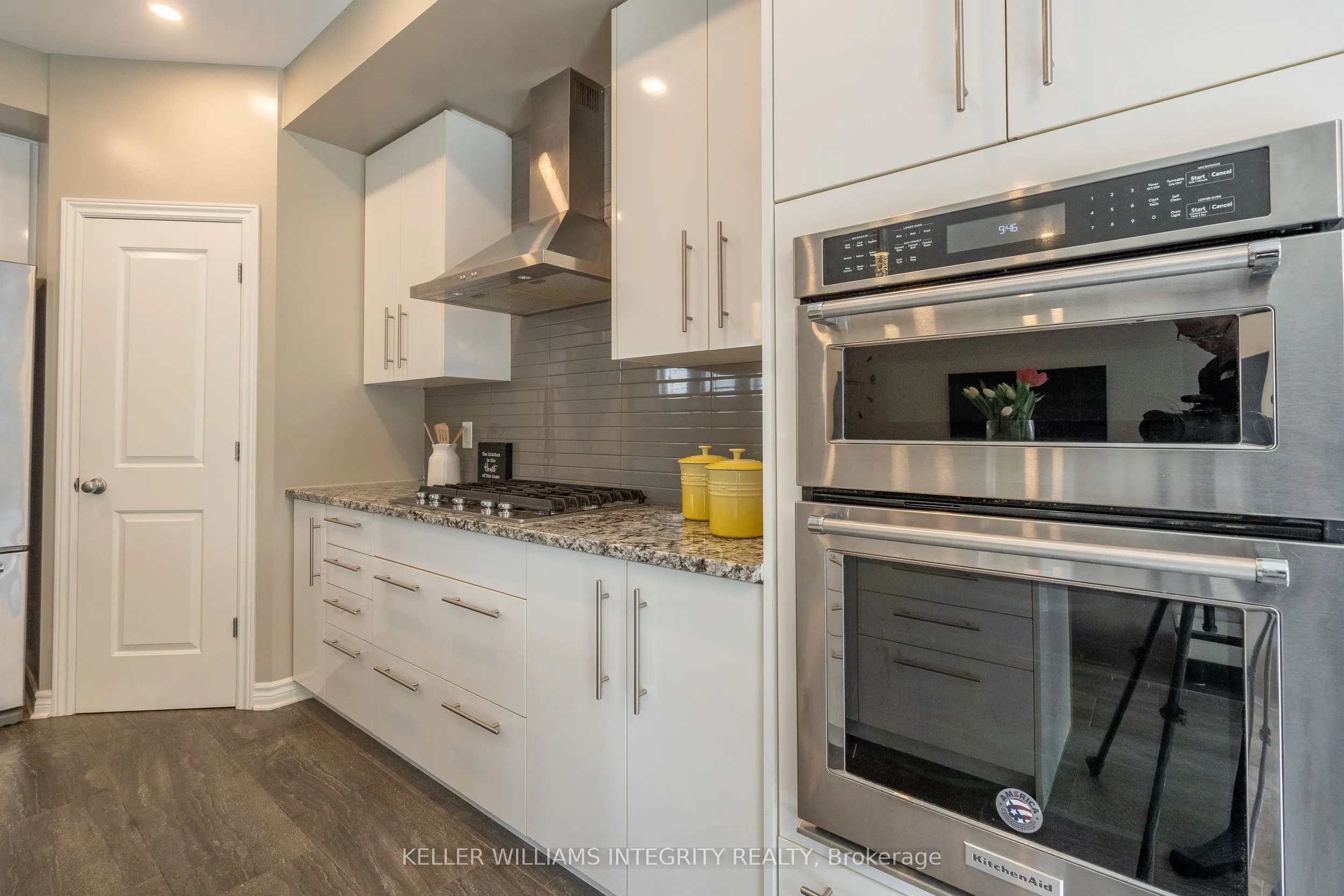 1126 Beckett Crescent