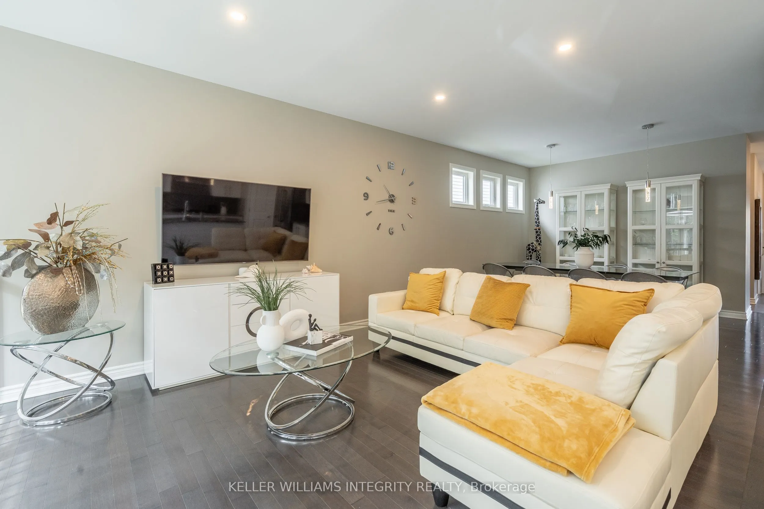 1126 Beckett Crescent