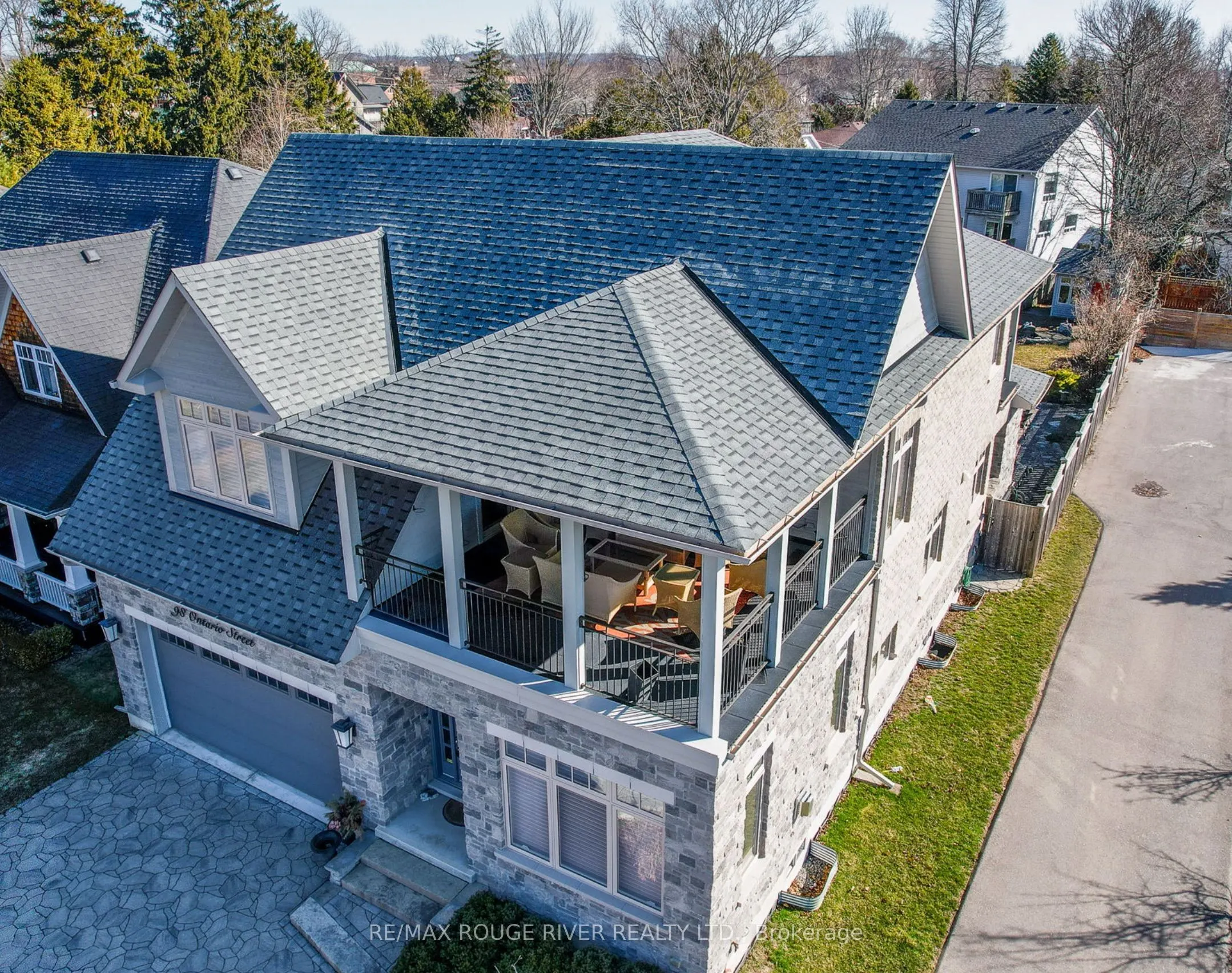 98 Ontario St Street S