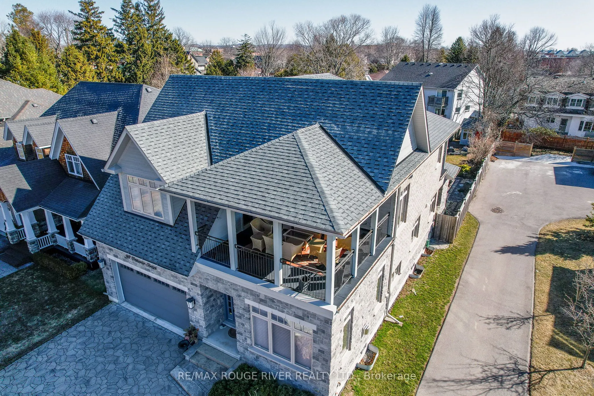 98 Ontario St Street S
