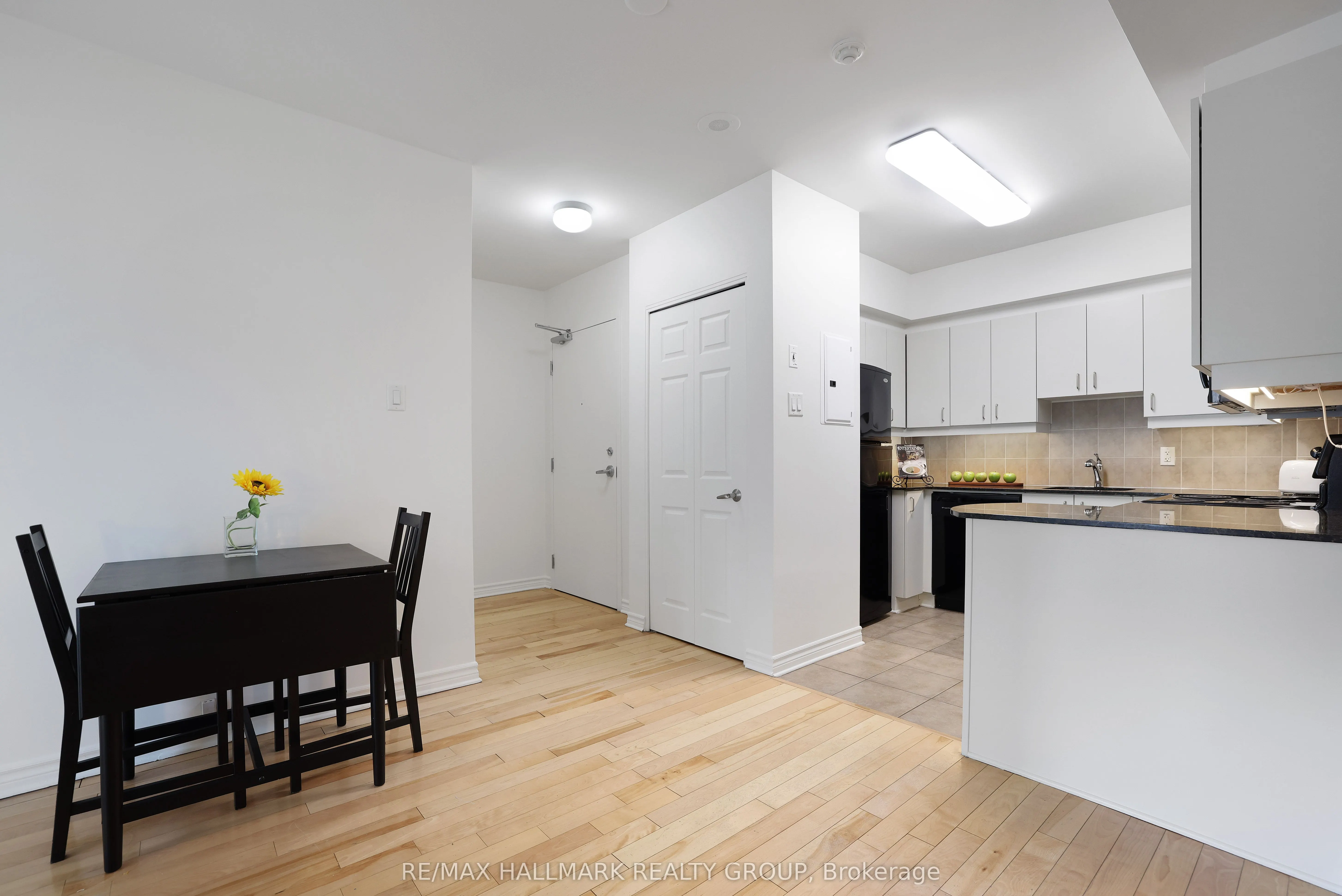 445 Laurier Avenue W, #405
