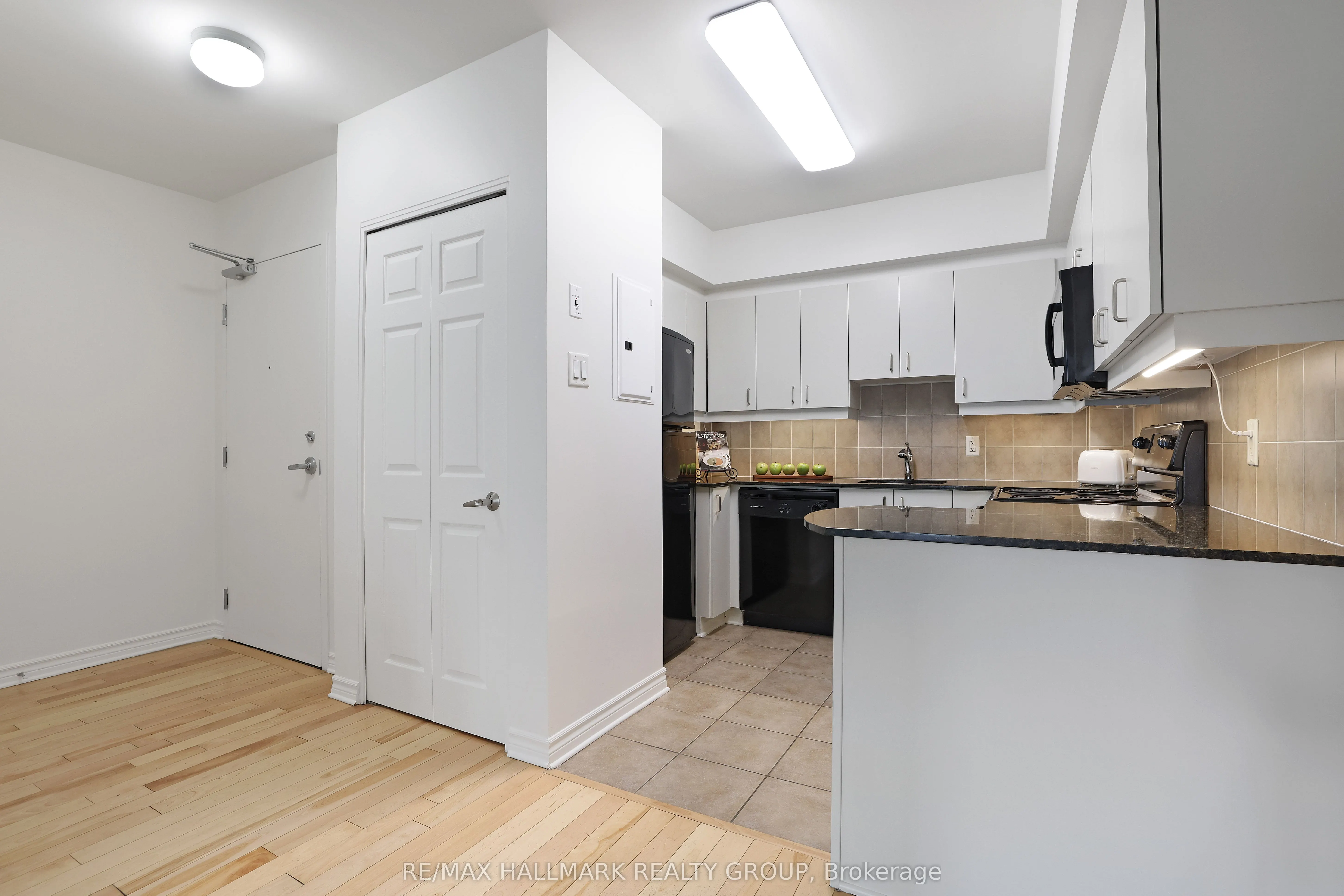 445 Laurier Avenue W, #405