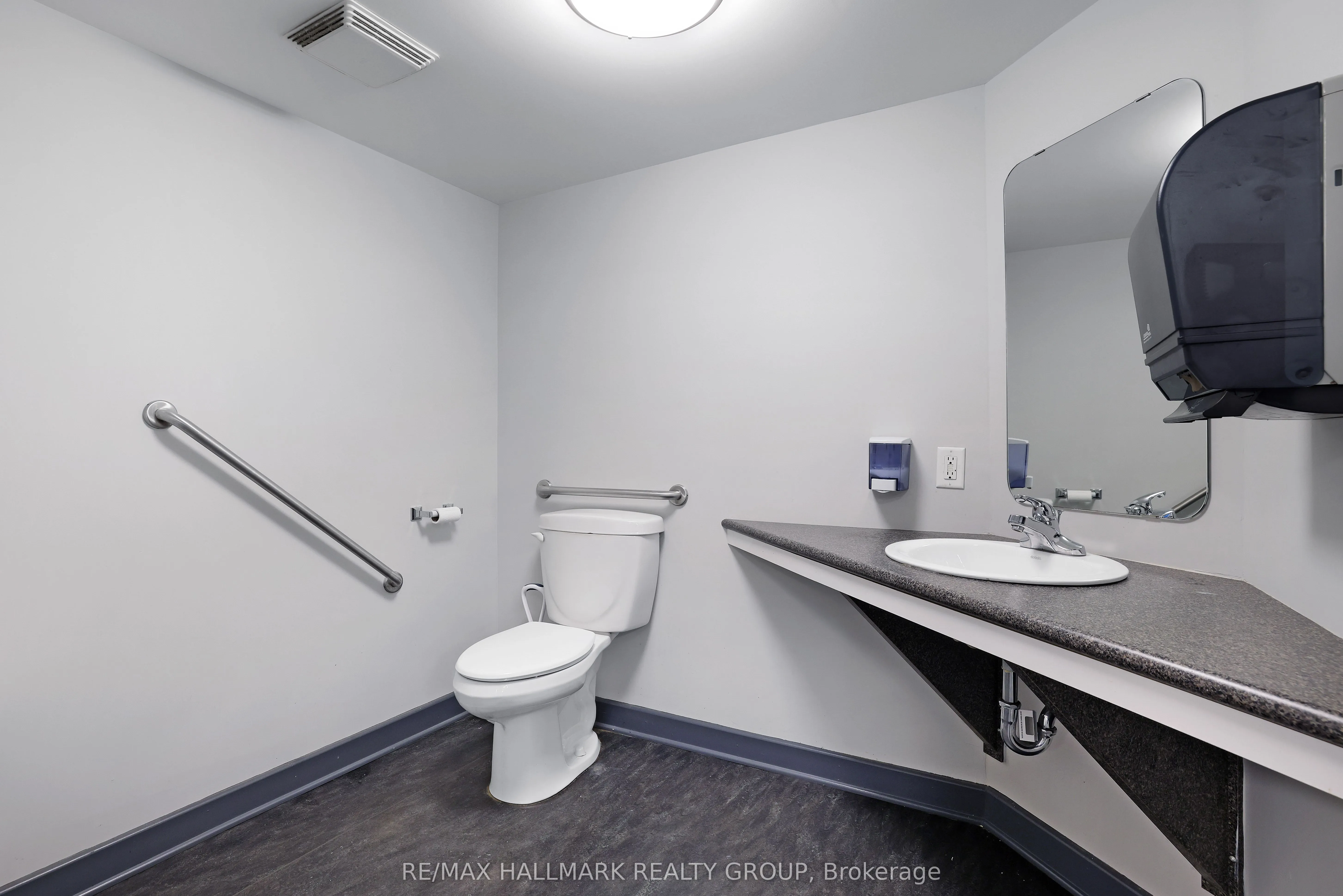 445 Laurier Avenue W, #405