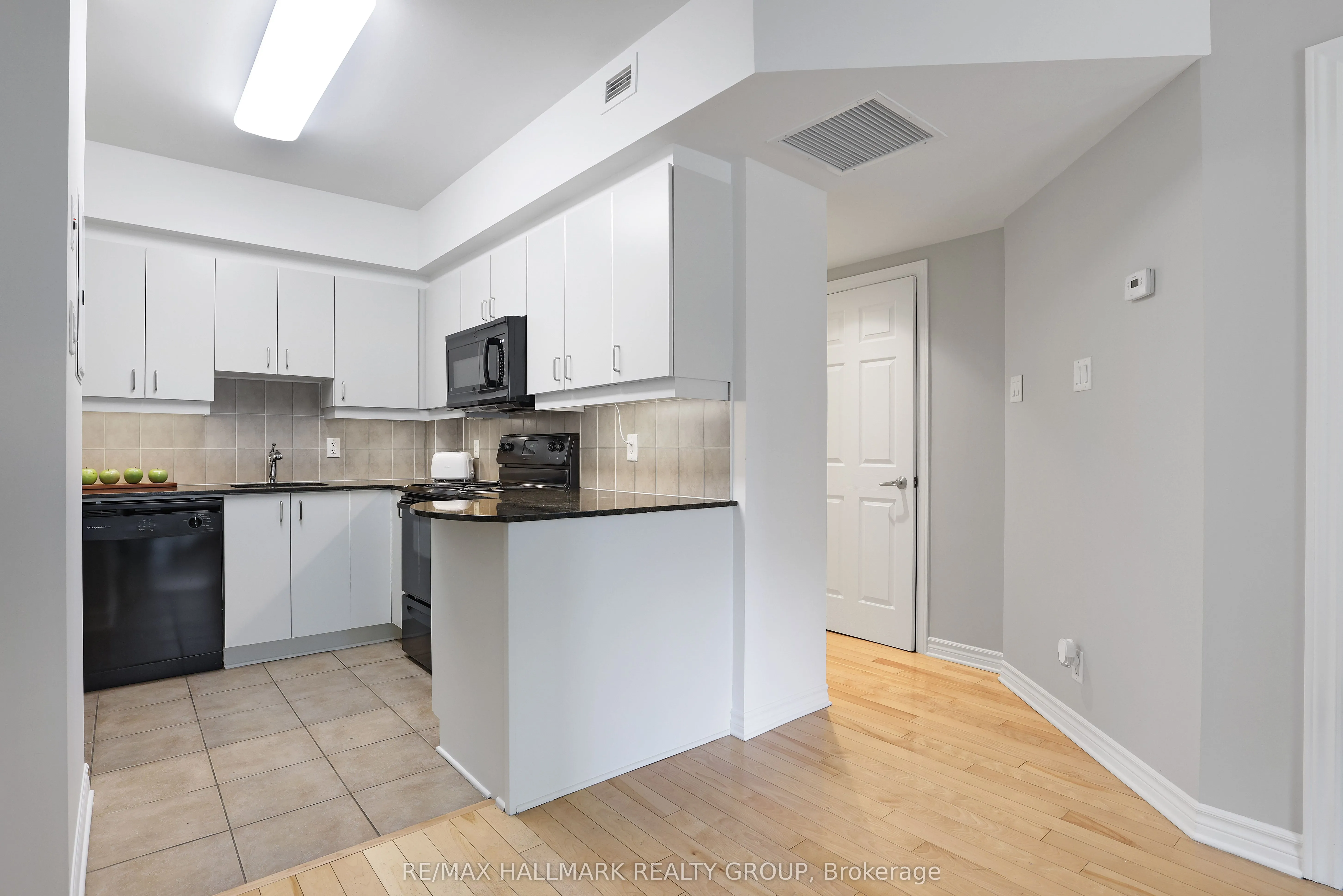 445 Laurier Avenue W, #405