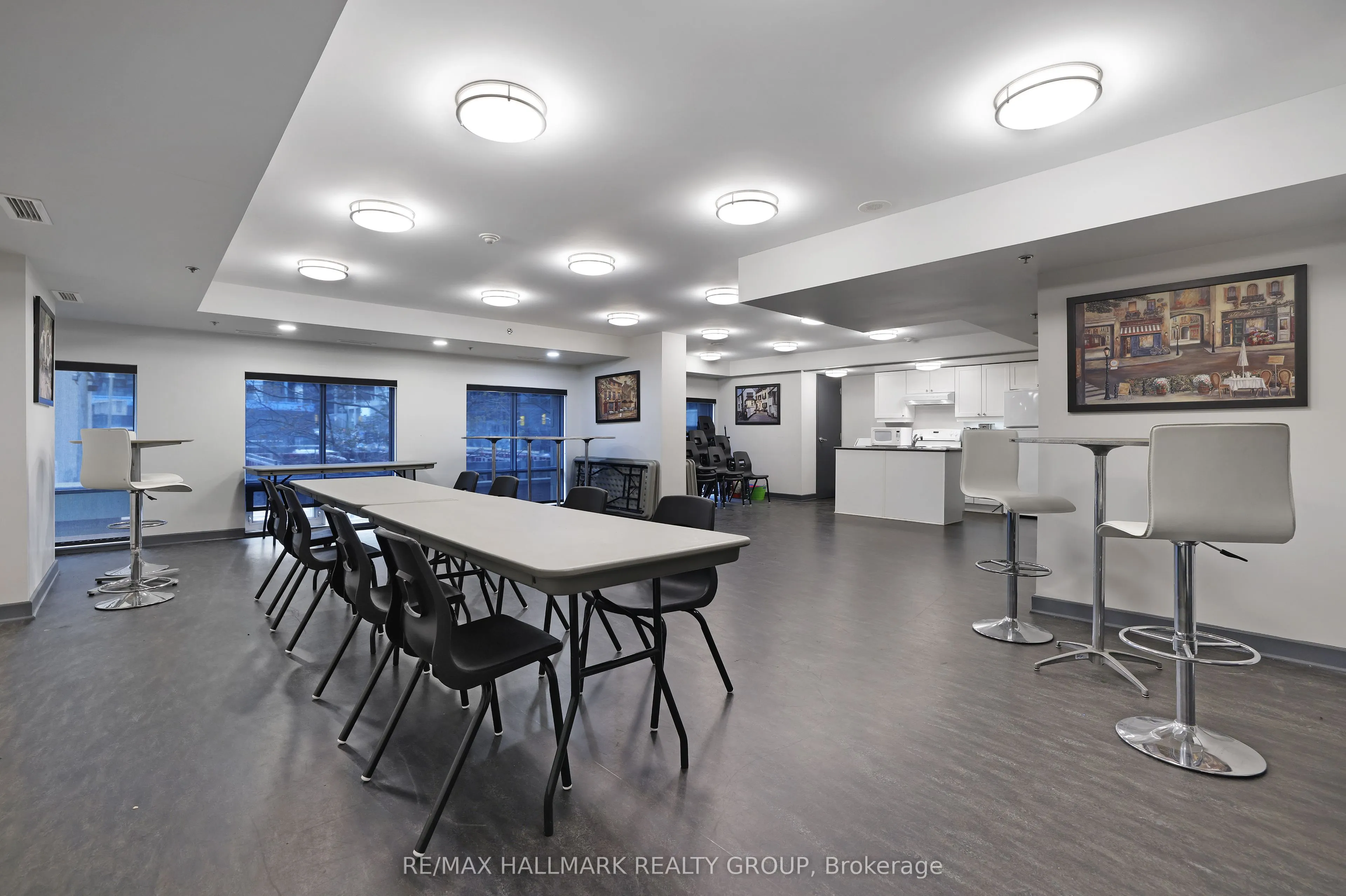 445 Laurier Avenue W, #405