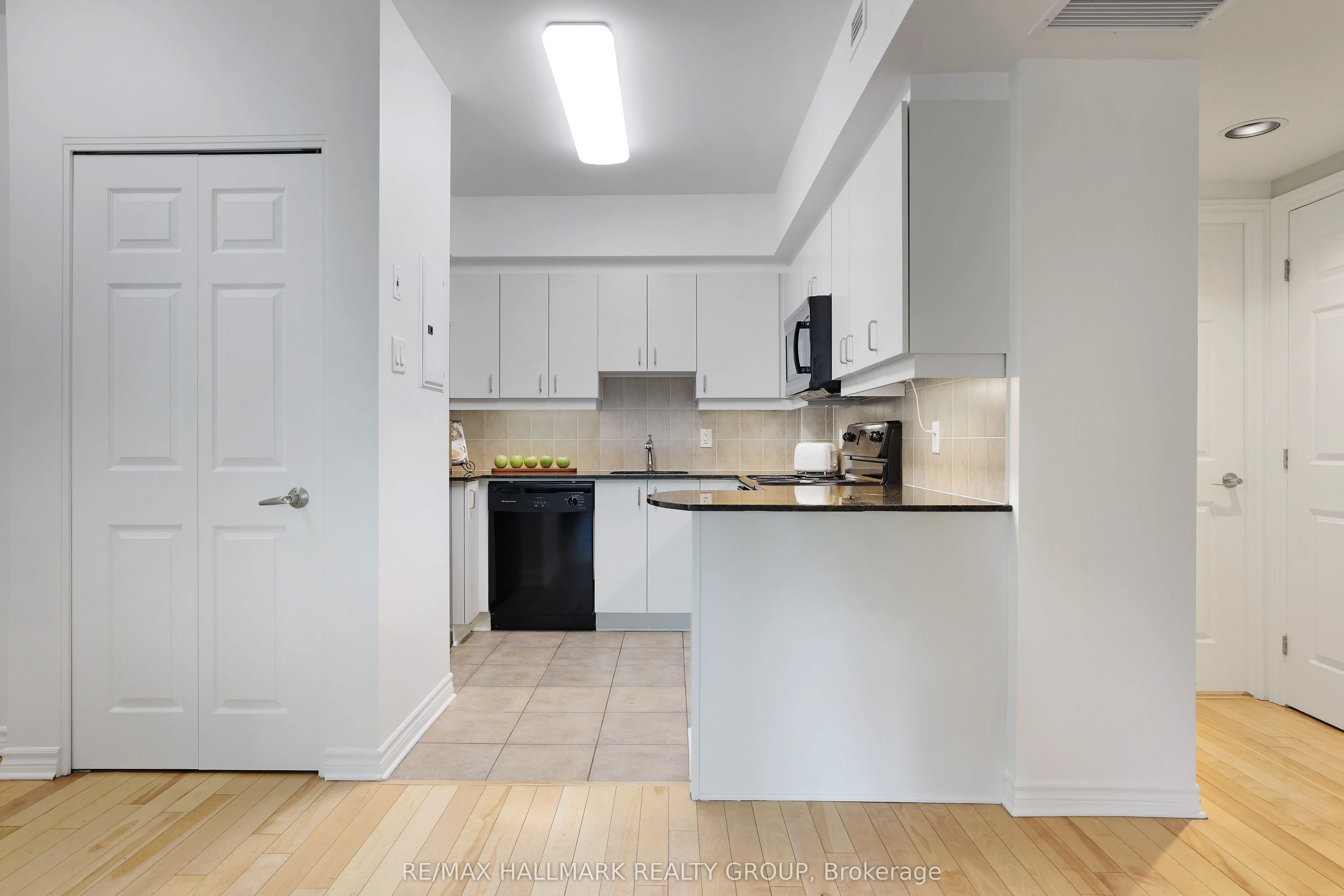 445 Laurier Avenue W, #405