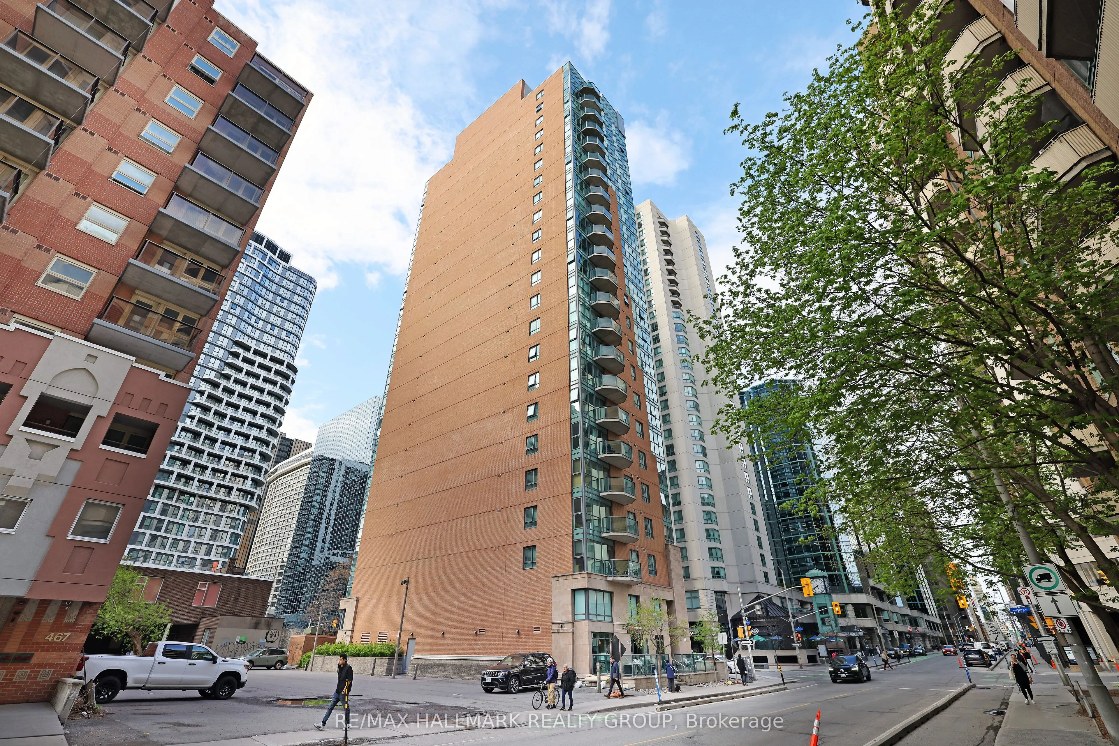 445 Laurier Avenue W, #405
