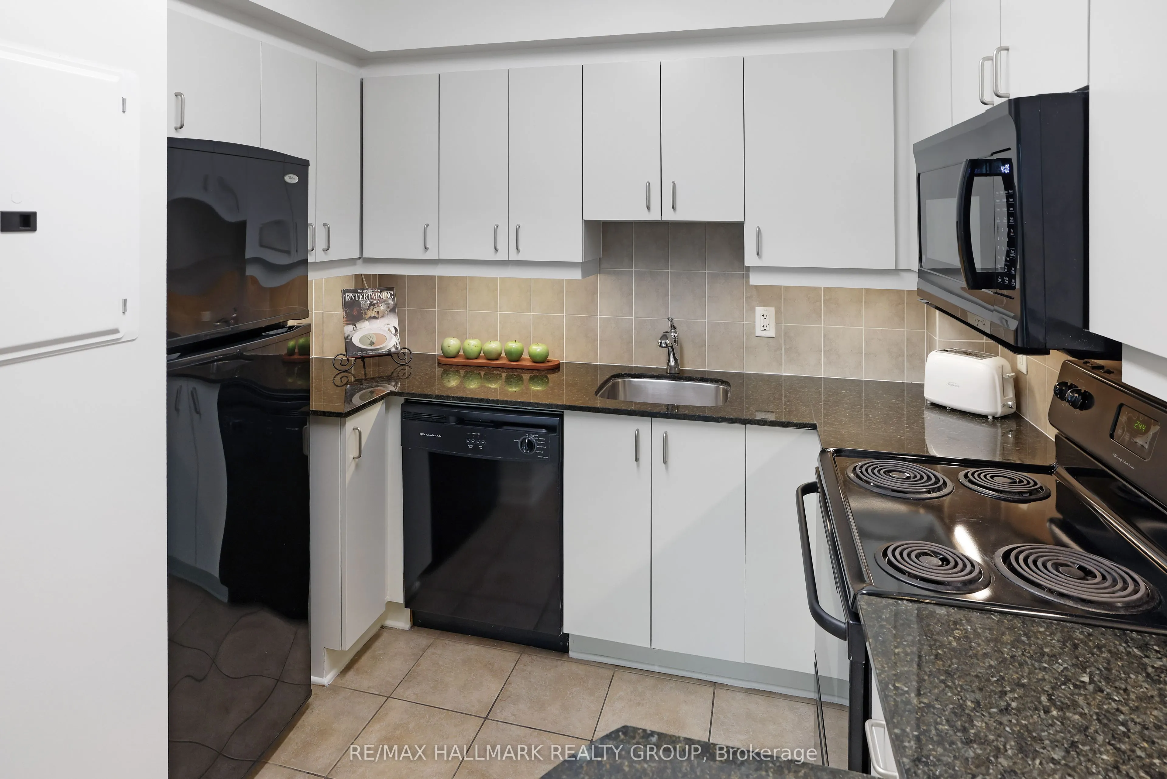 445 Laurier Avenue W, #405