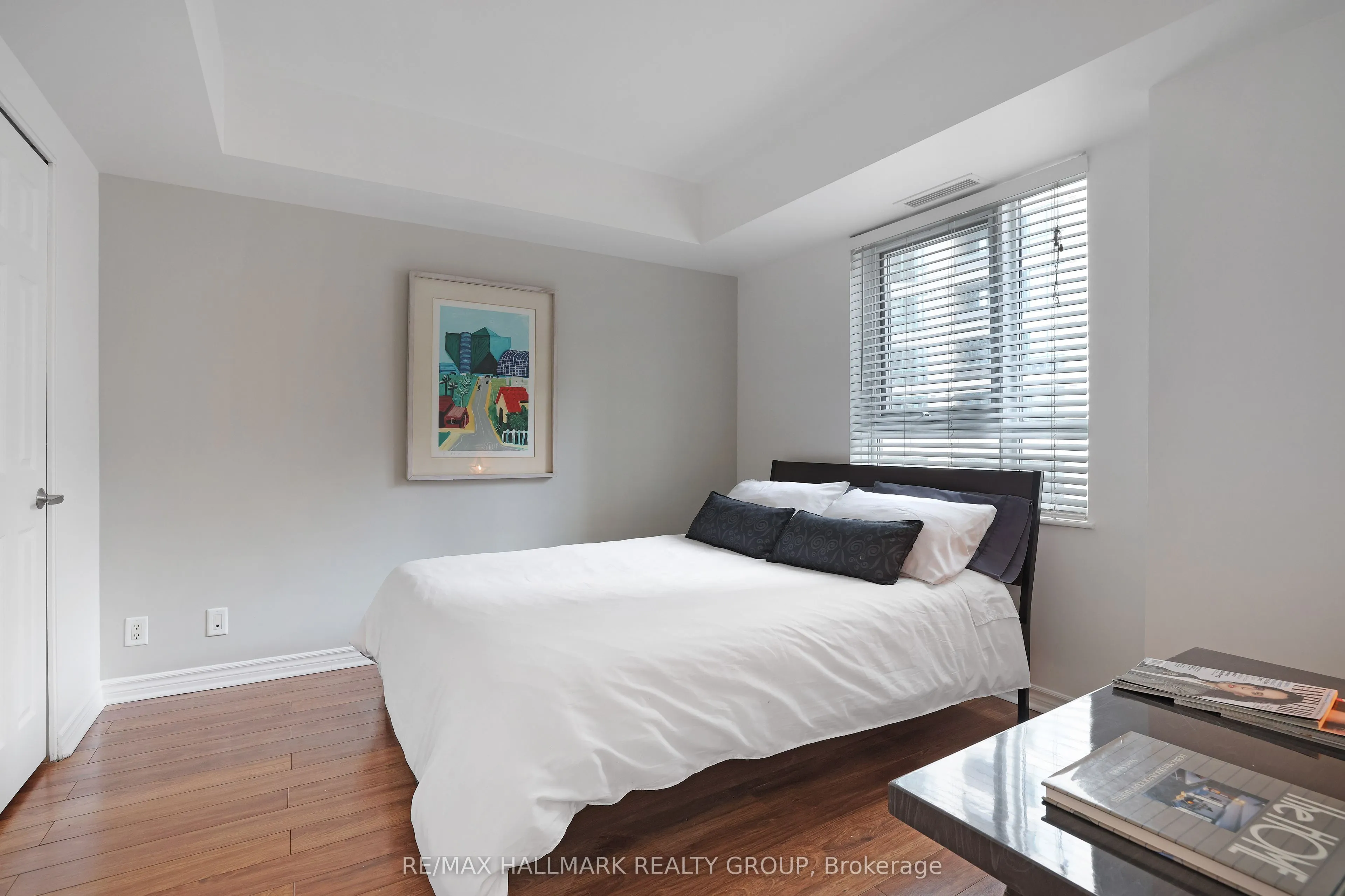 445 Laurier Avenue W, #405