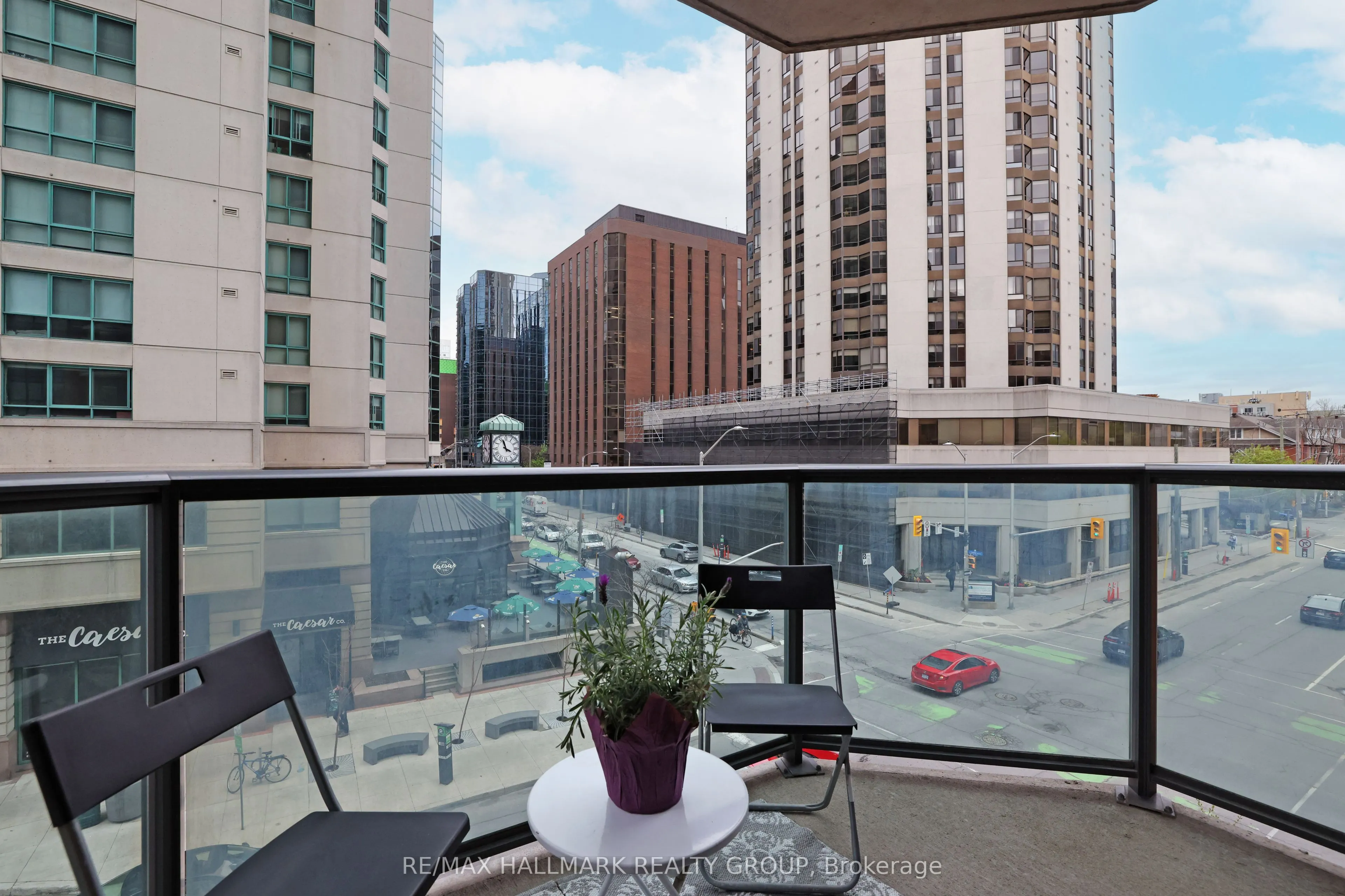 445 Laurier Avenue W, #405